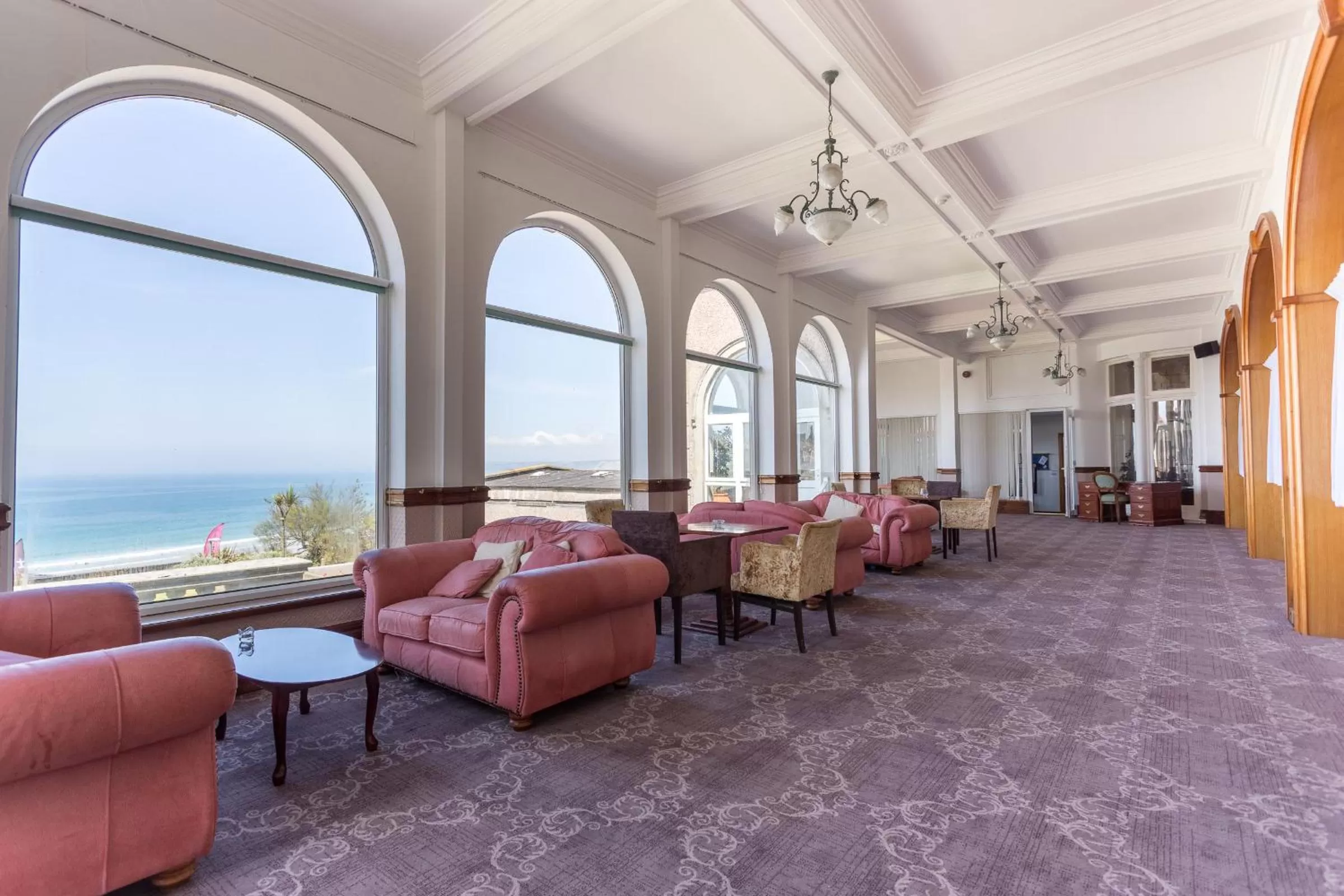 Communal lounge/ TV room in Hotel Victoria