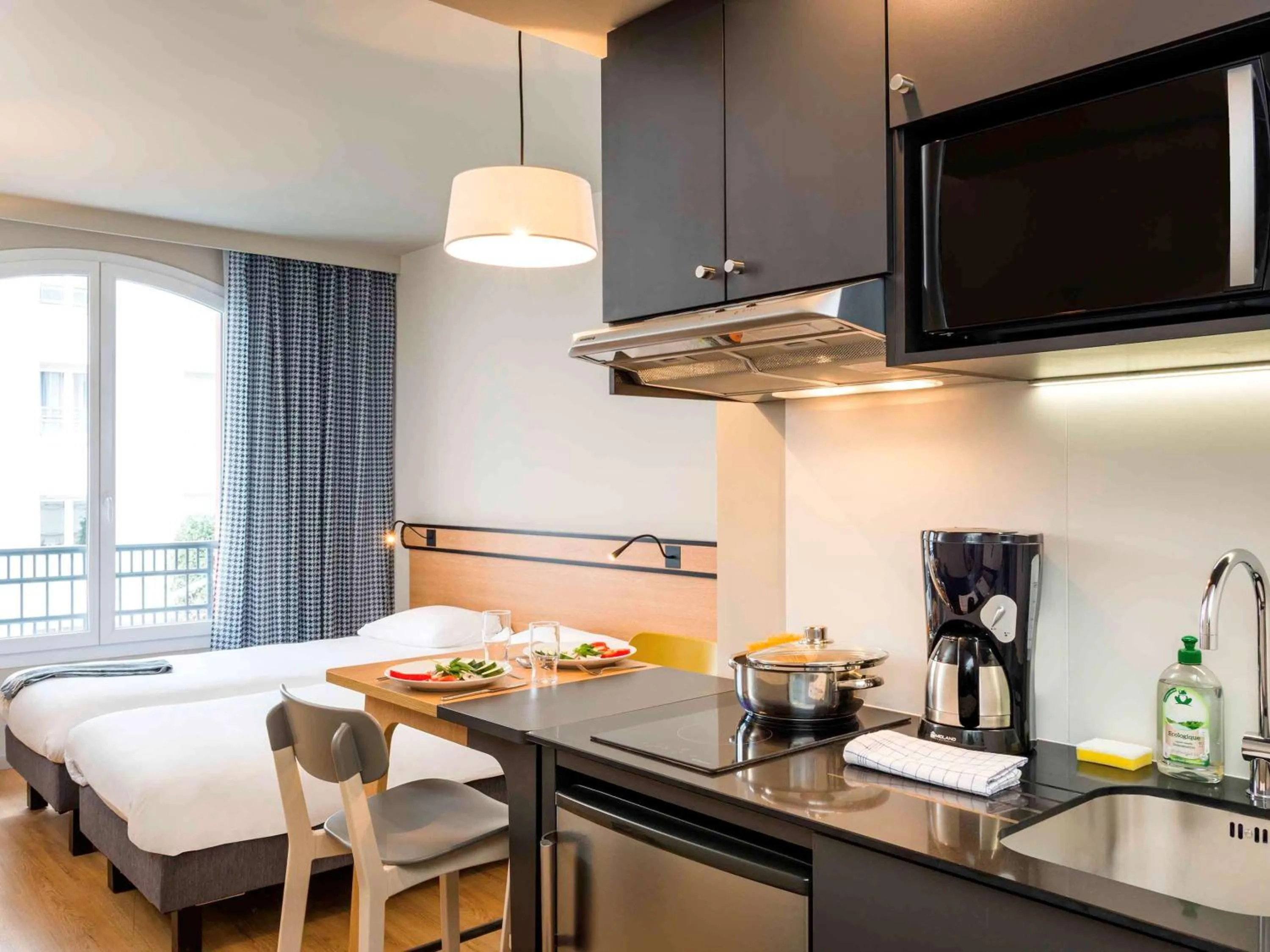 Photo of the whole room, Bed in Aparthotel Adagio Access La Défense Puteaux