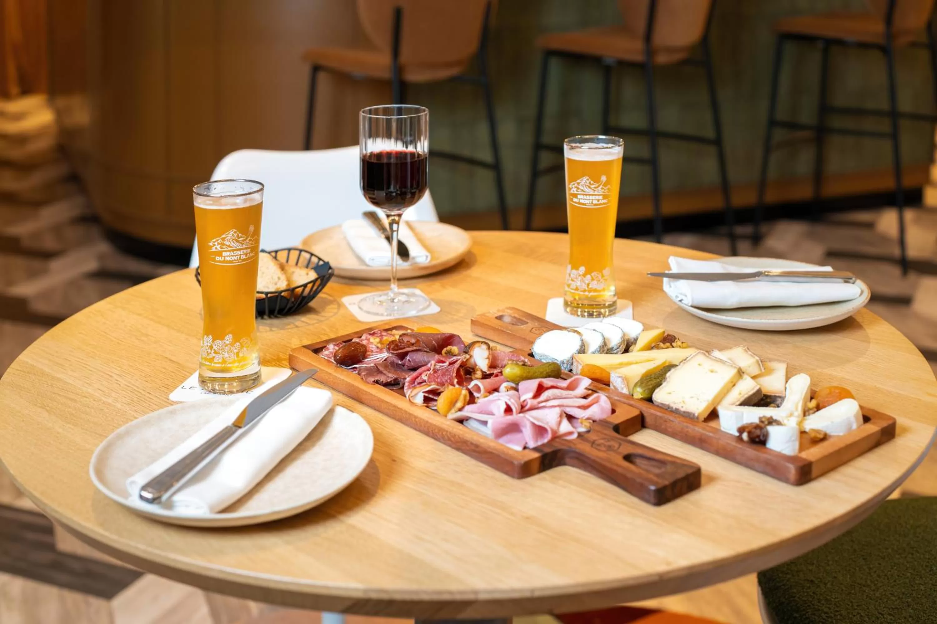 Restaurant/places to eat in Le Splendid Hotel Lac D'Annecy - Handwritten Collection