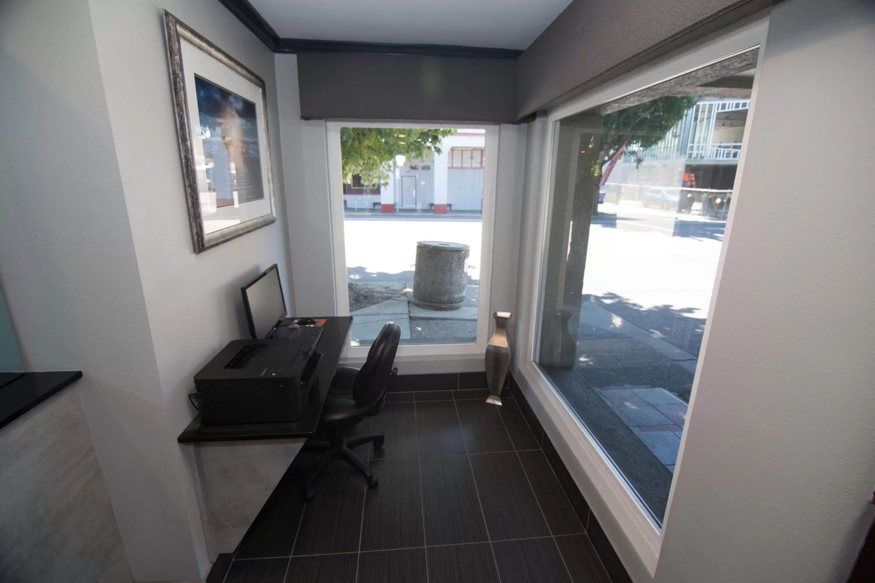 Lobby or reception in Eastside Lodge