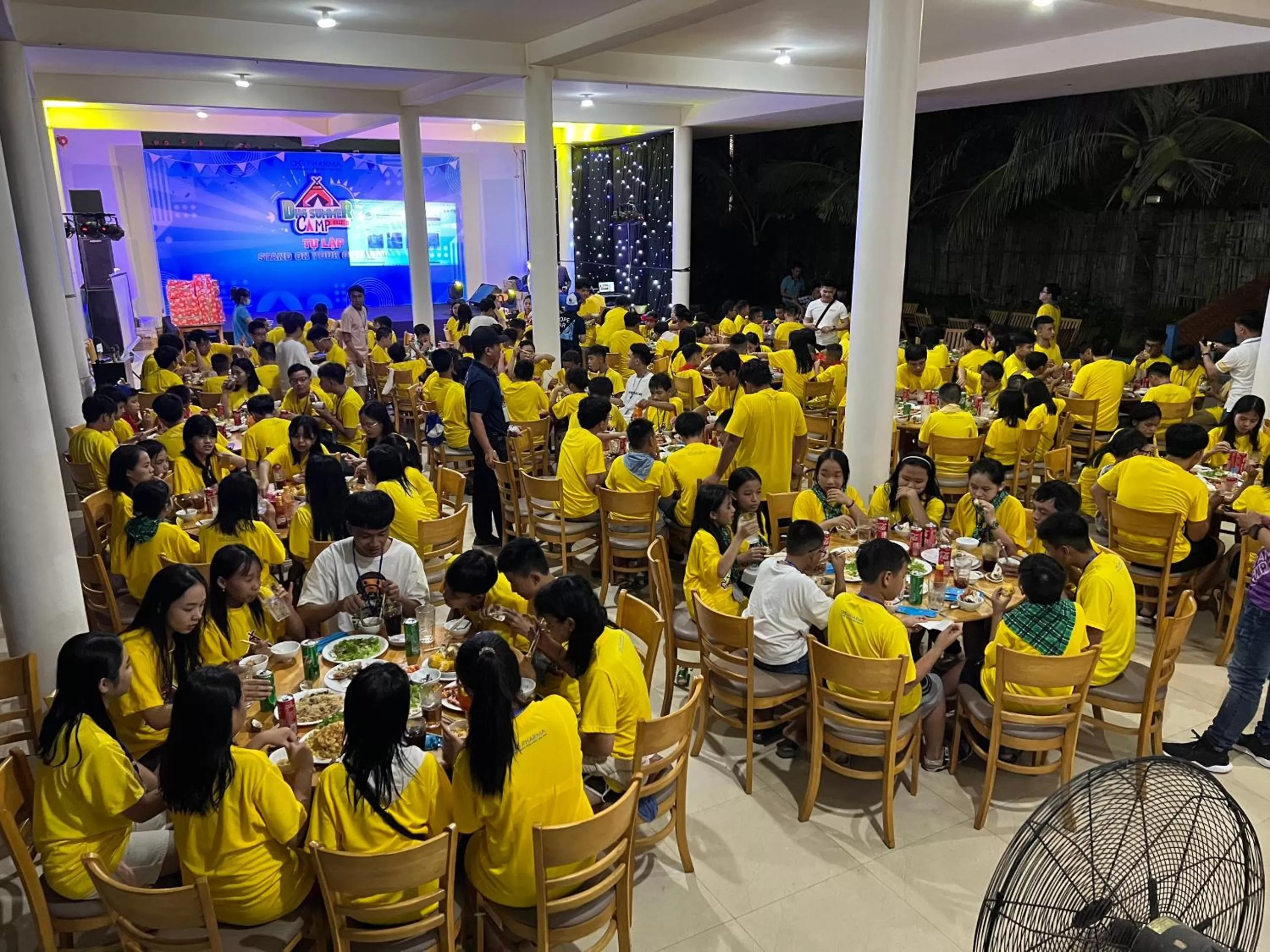 Restaurant/Places to Eat in Hoa Loi resort, Song Cau-Phu Yen