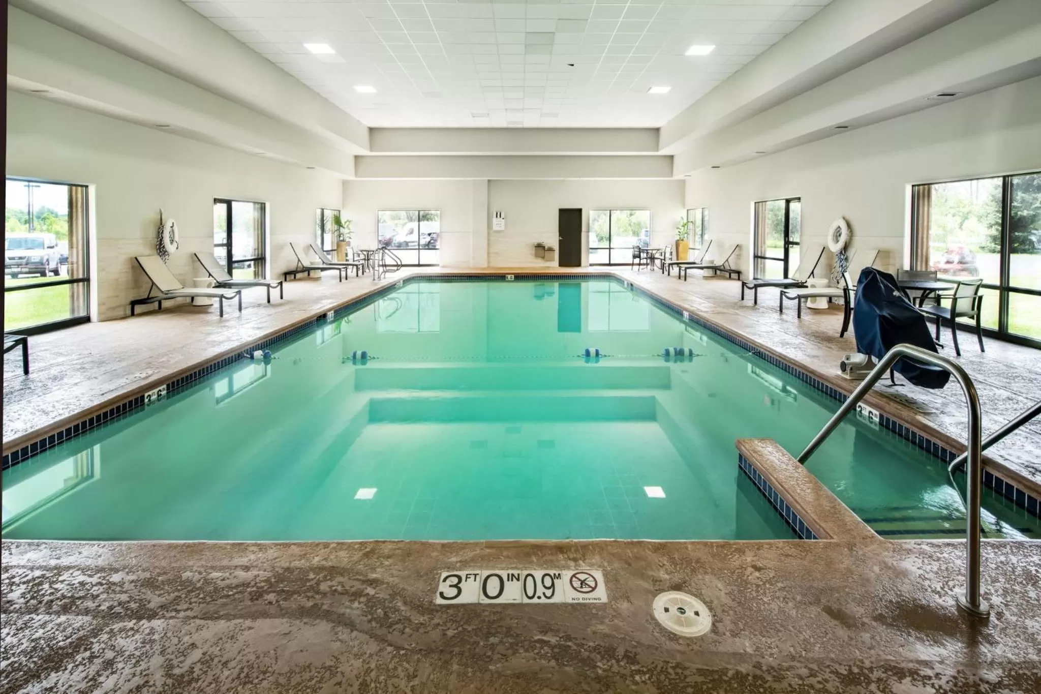 Swimming pool in Crowne Plaza Milwaukee Airport by IHG