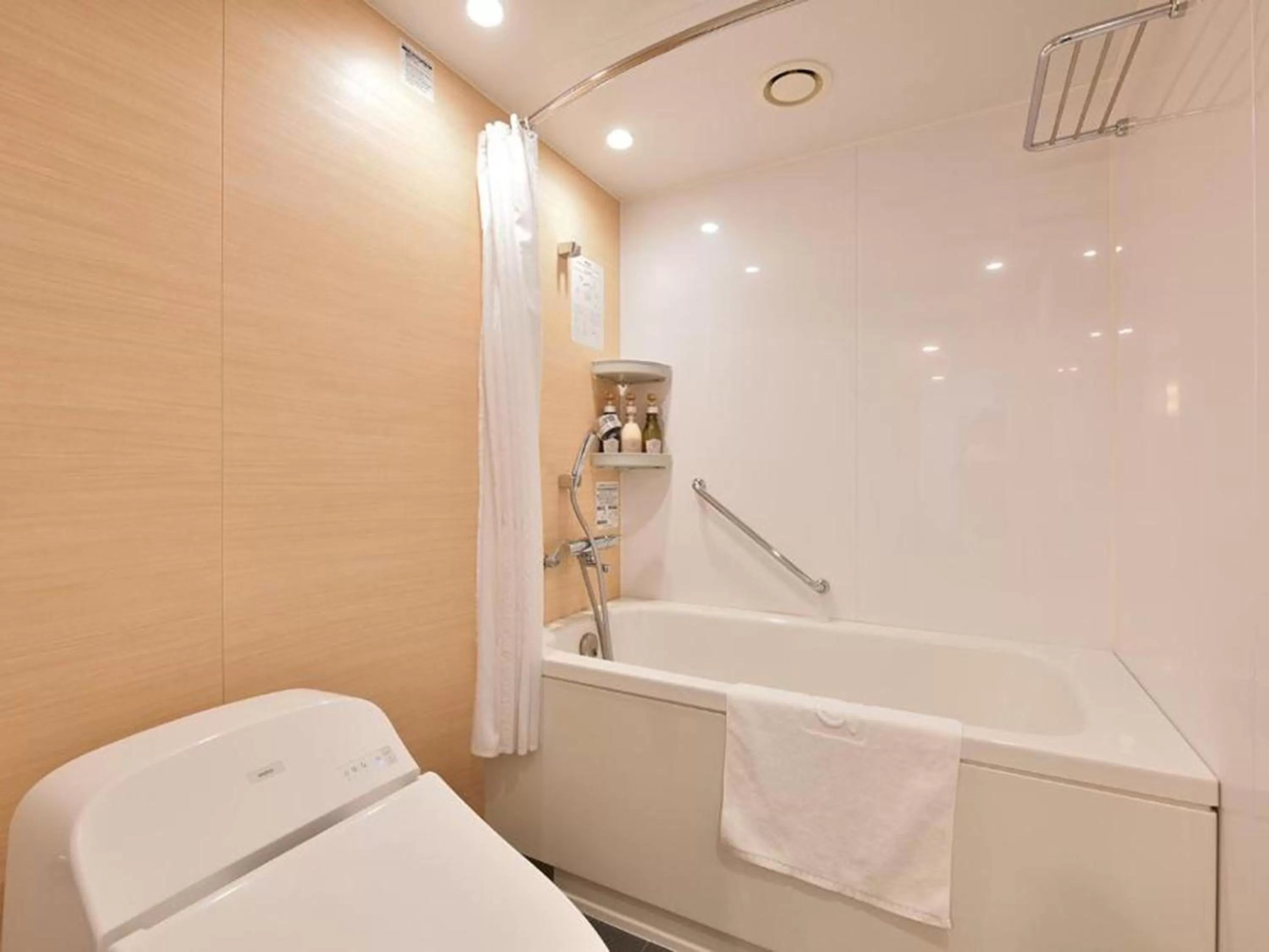 Shower in Shinjuku Prince Hotel