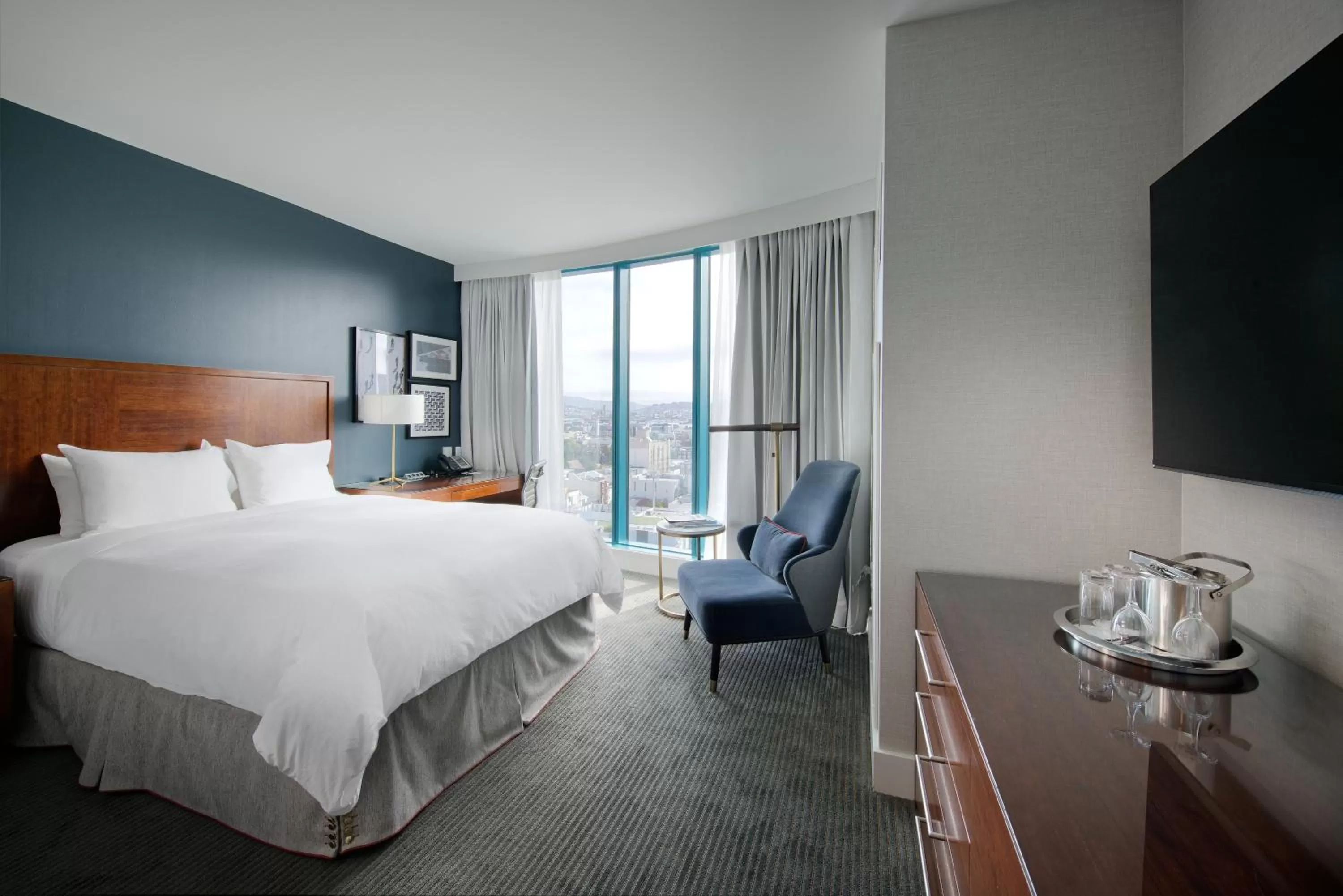 Photo of the whole room, Bed in InterContinental San Francisco by IHG