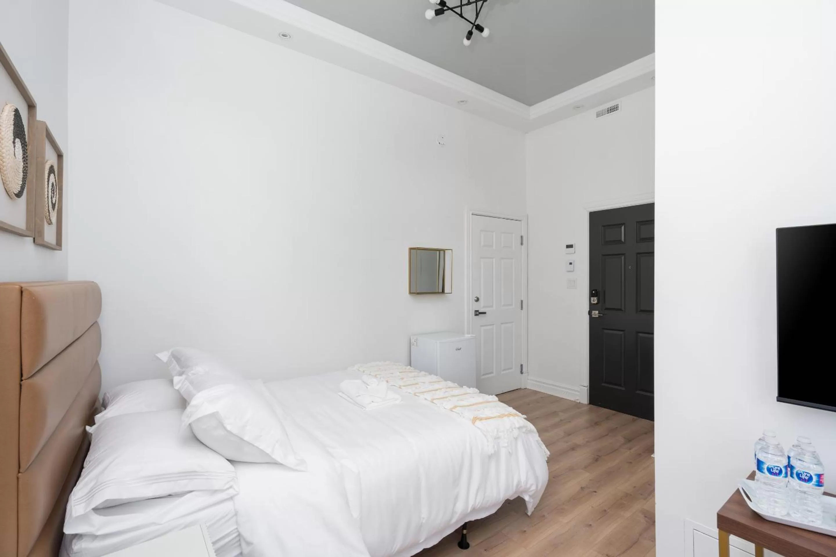 Bed in Le Penfield Par Nomade MTL