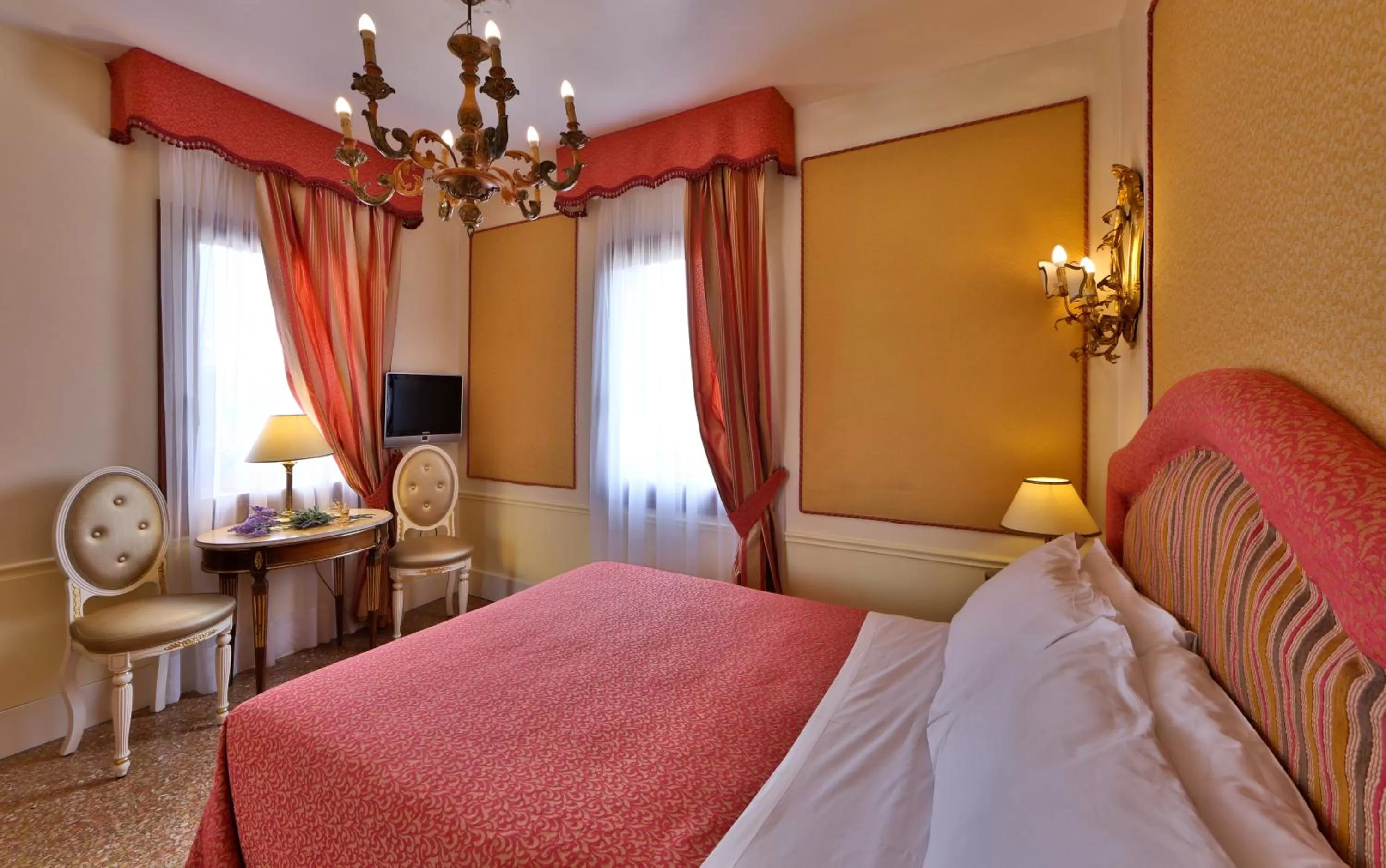 Photo of the whole room, Bed in Hotel Arlecchino