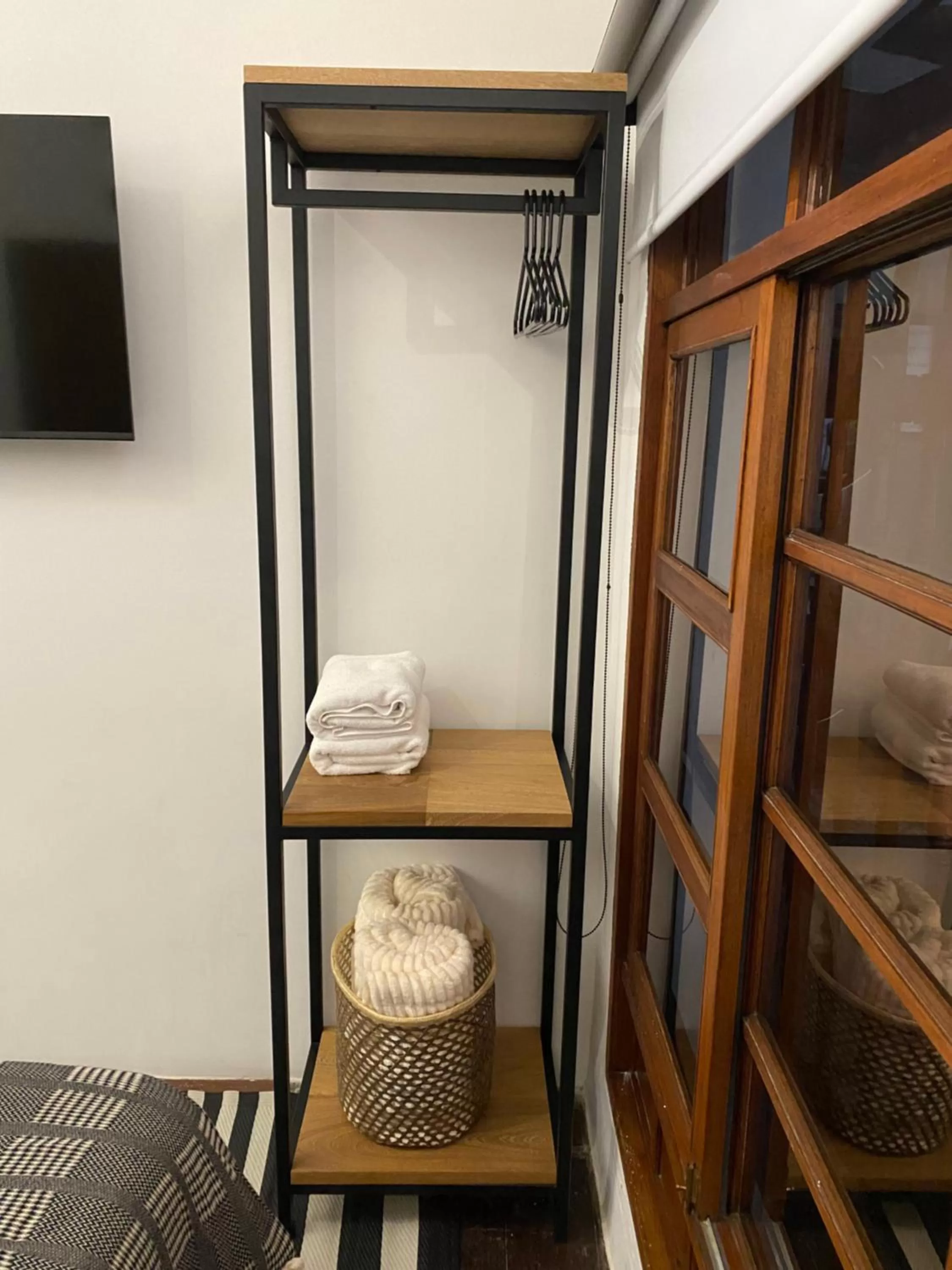 hair dresser, TV/Entertainment Center in Casa Medallo