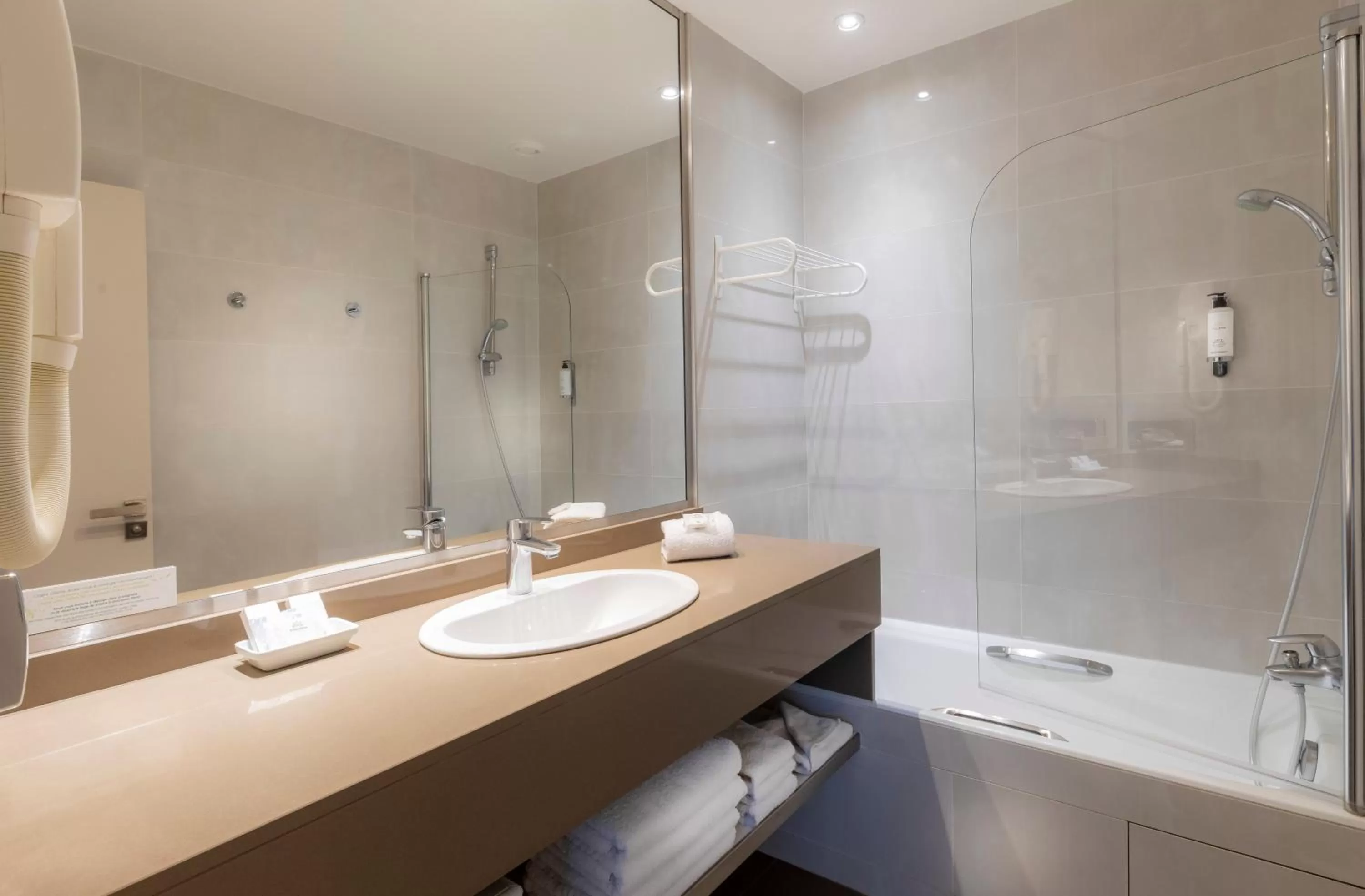 Bathroom in Elysées Ceramic