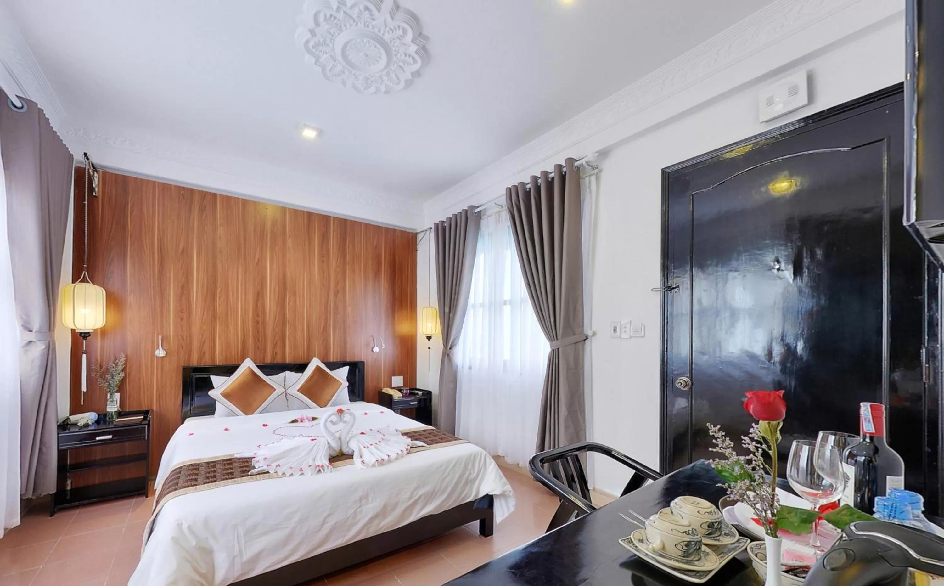 Photo of the whole room, Bed in Hai Yen Hotel