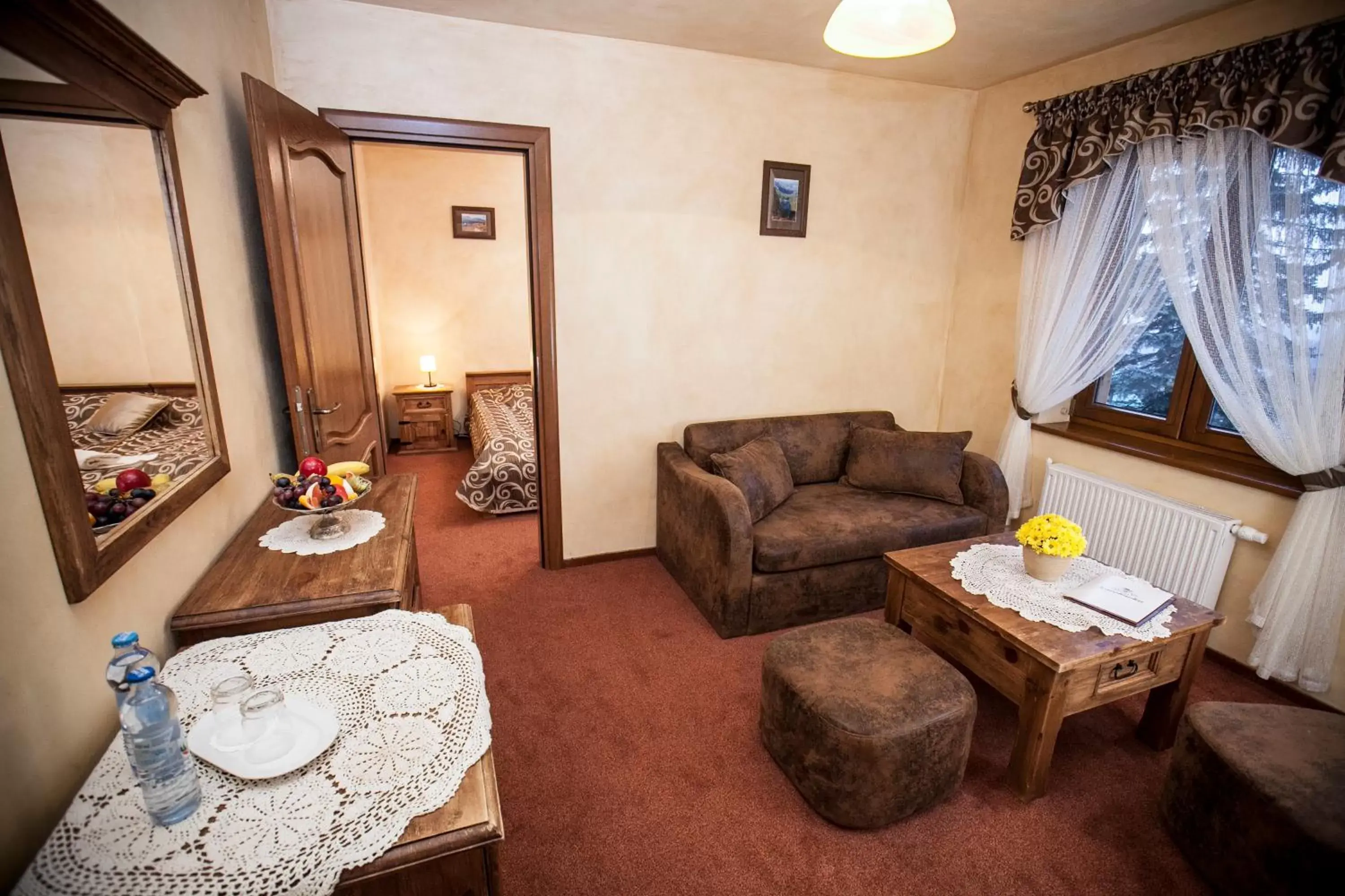 Triple Room in Hotel Dwór Karolówka Triple Room in Hotel Dwór Karolówka