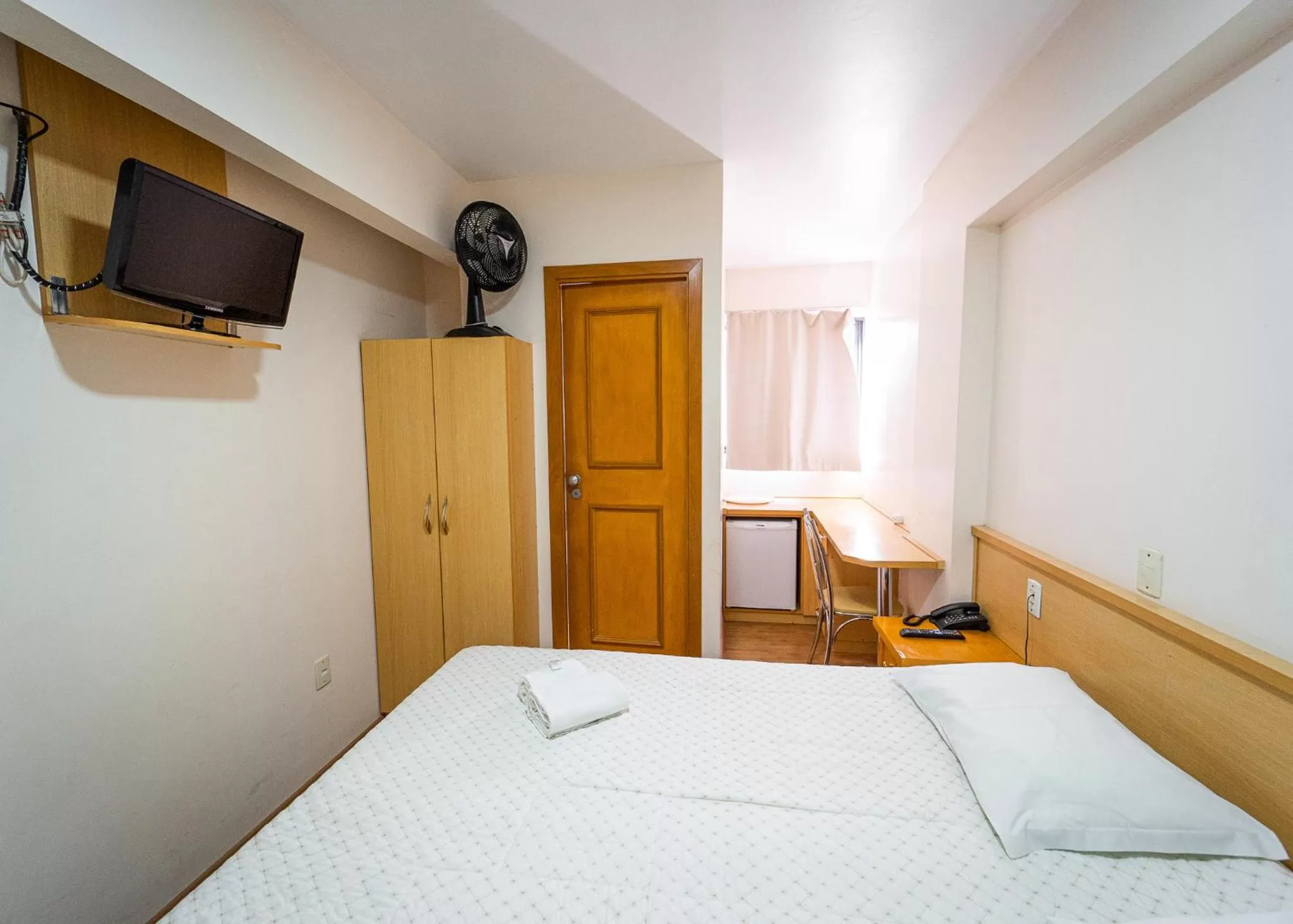 Bedroom, Bed in Condall Palace Hotel