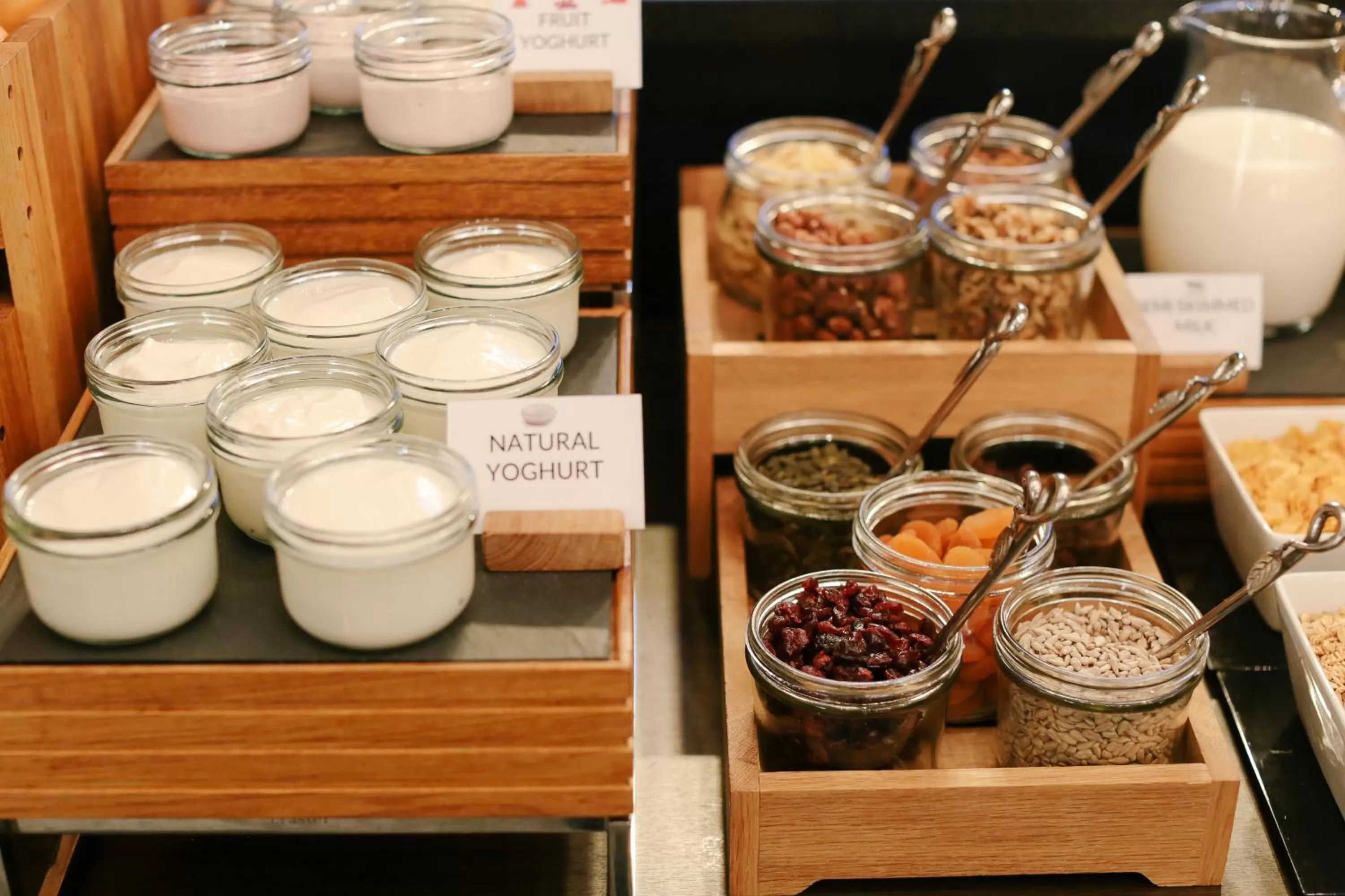 Restaurant/places to eat in Nira Caledonia