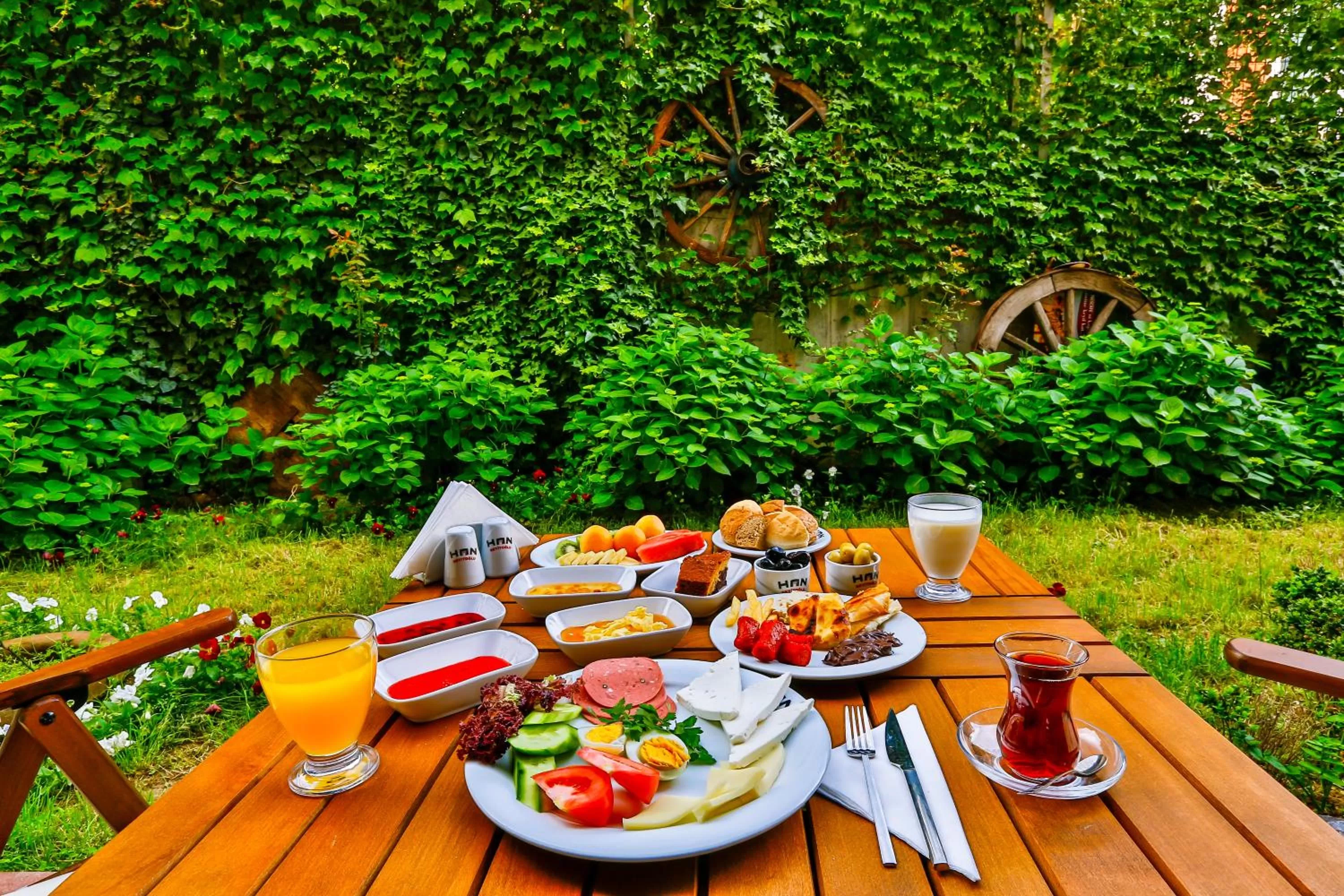 Restaurant/places to eat in Han Hotel