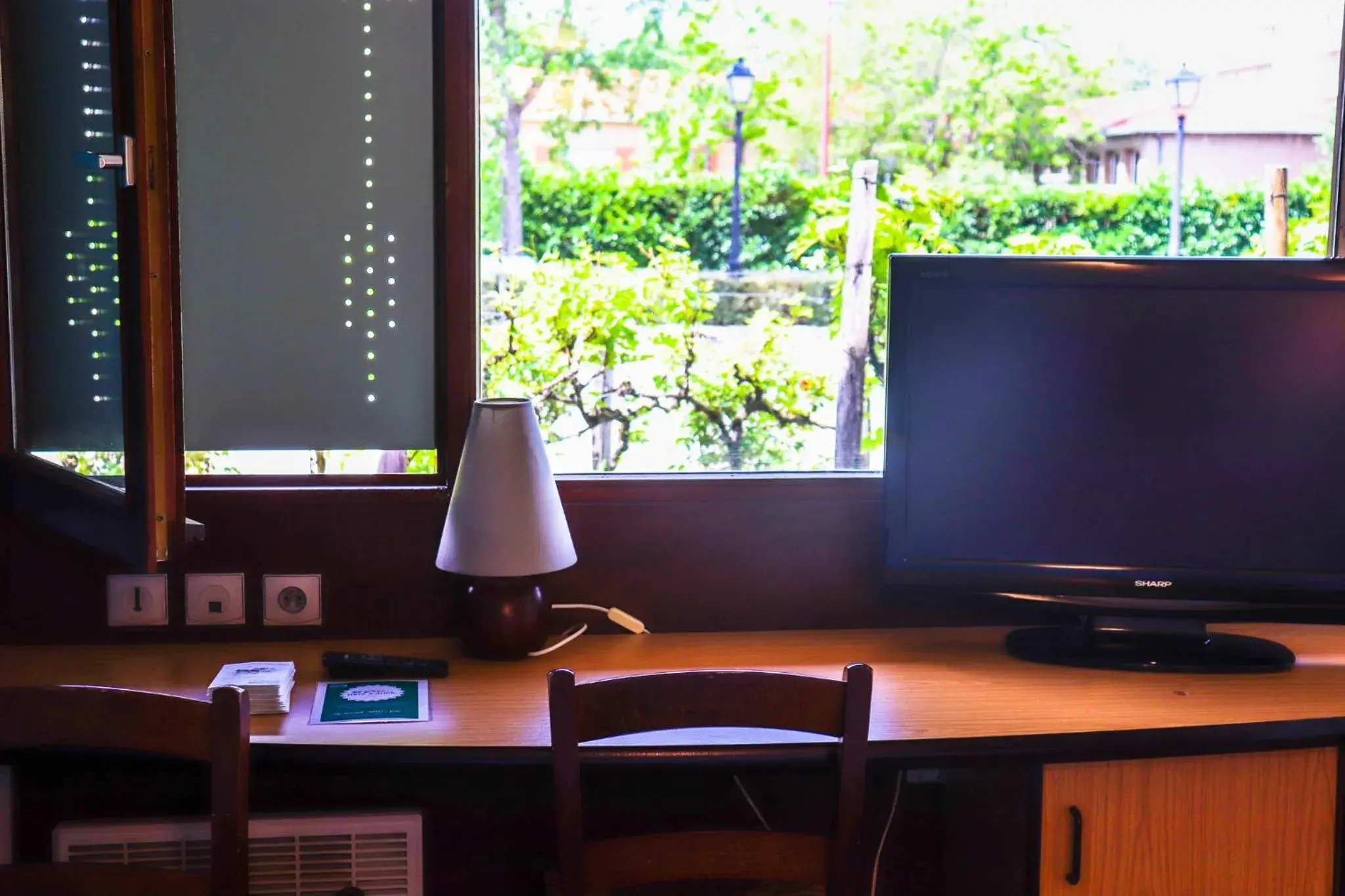 Two Connecting Rooms in Kyriad Direct Roanne Hôtel Two Connecting Rooms in Kyriad Direct Roanne Hôtel