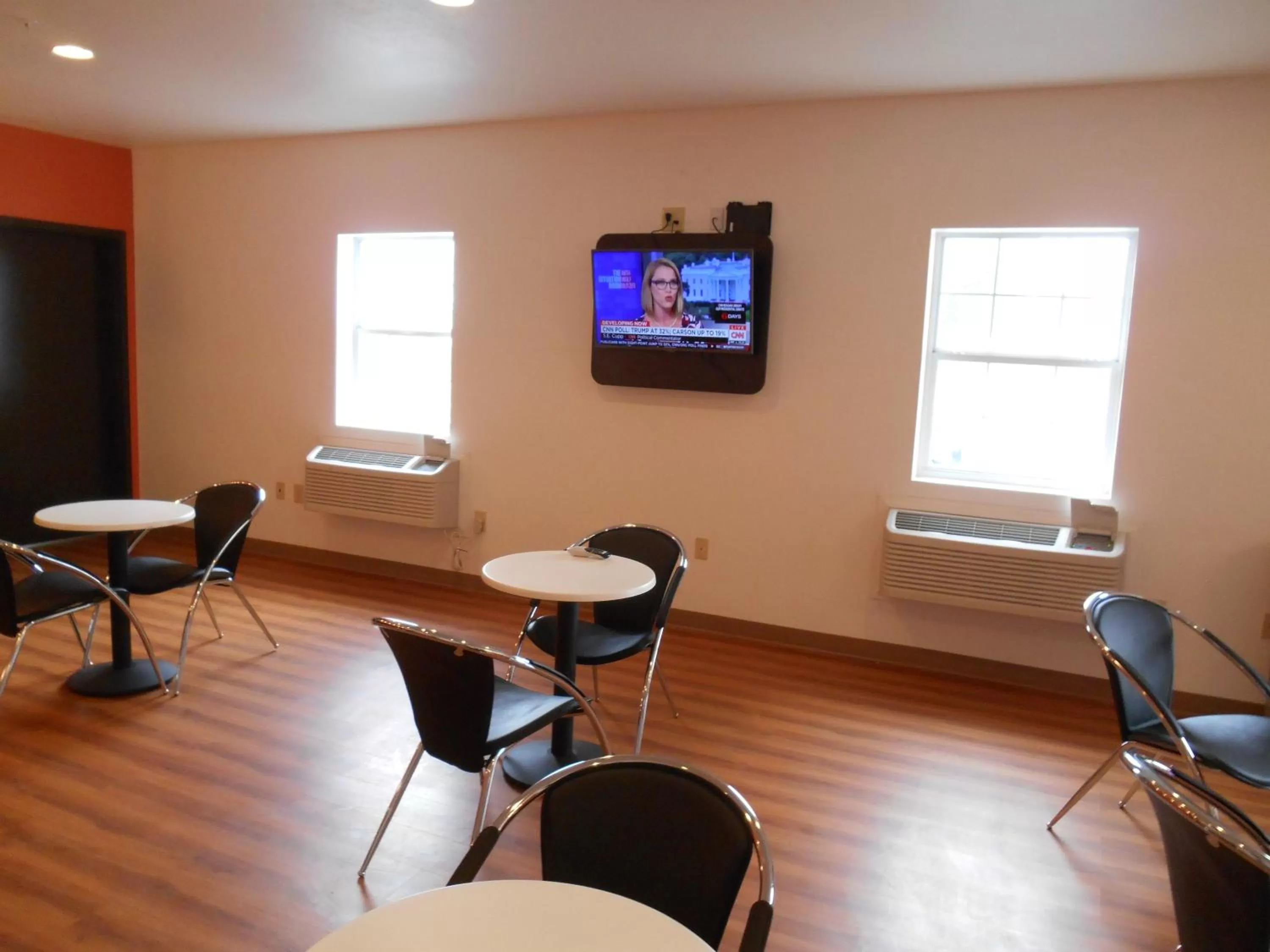 Lobby or reception in Motel 6-Jourdanton, TX