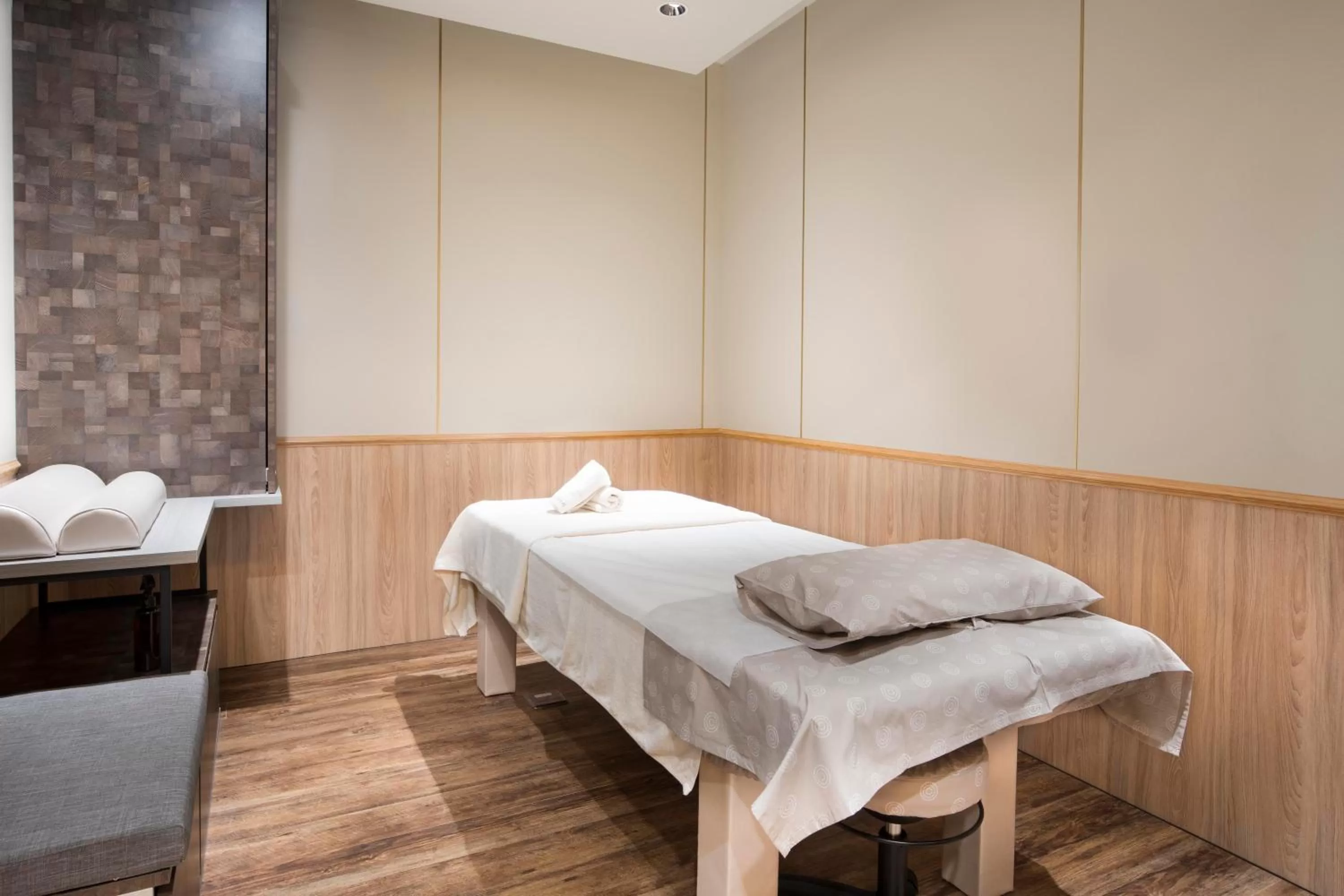 Massage in Darlon Hotel