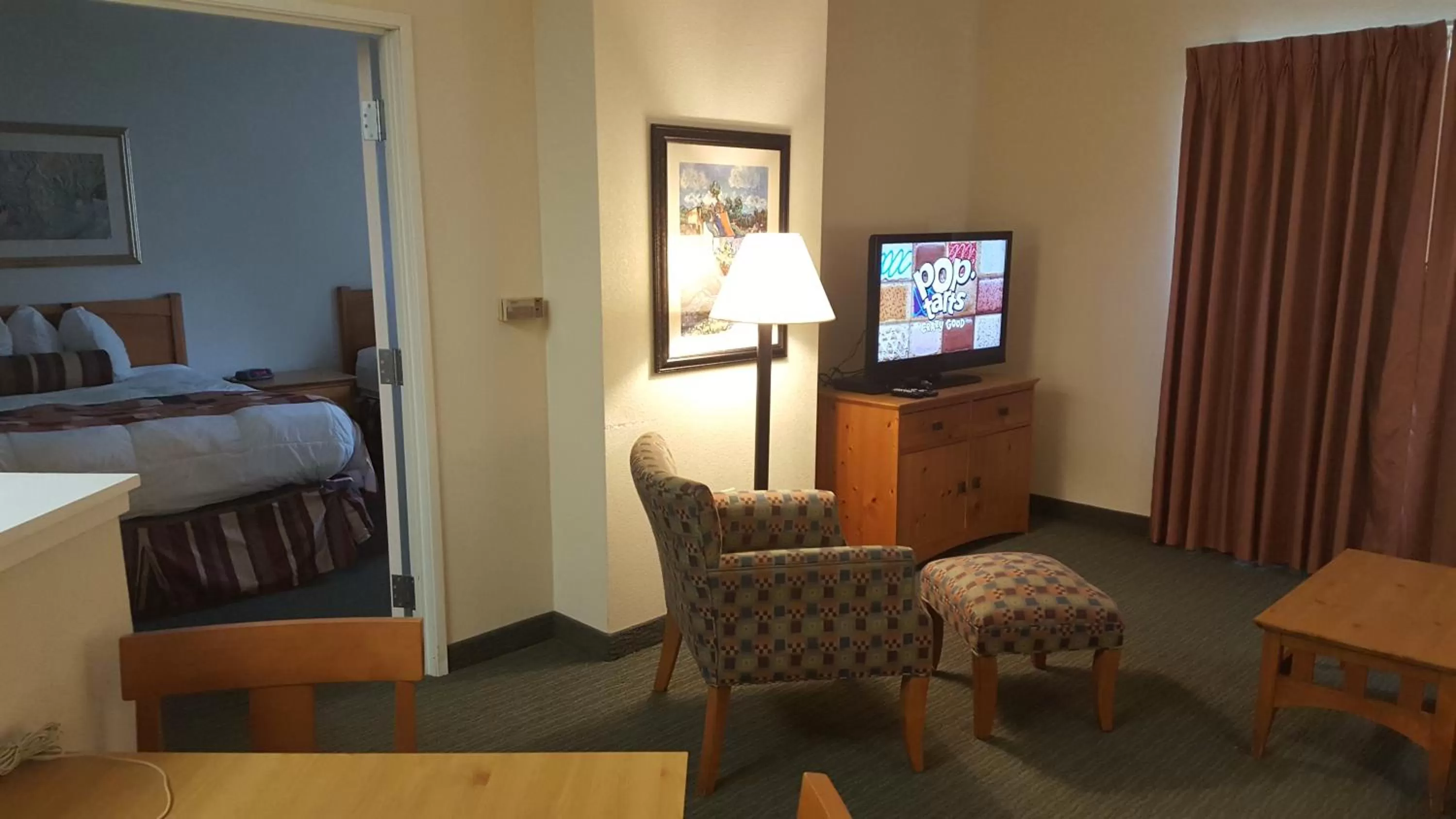 Living room, Bed in Baymont by Wyndham Wichita East