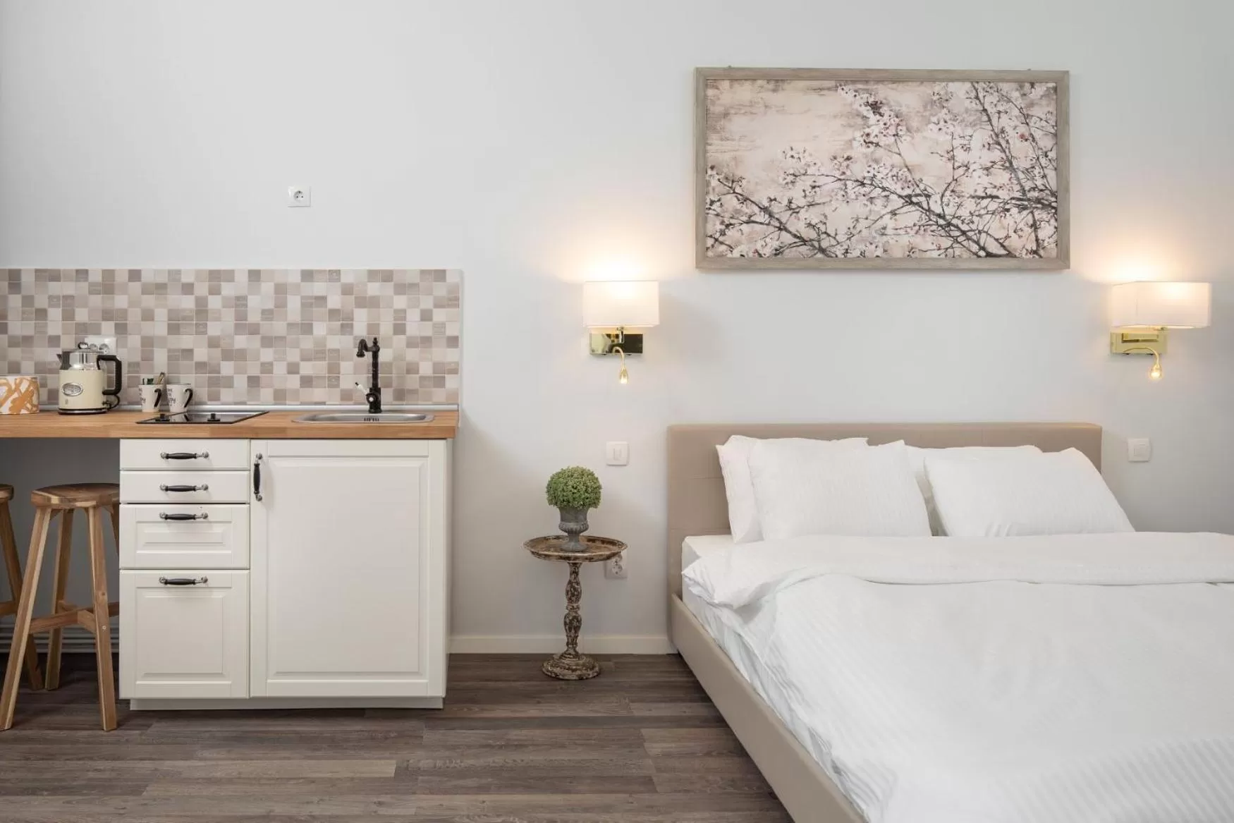 Bed in ALBERT RESIDENCE with PARKING