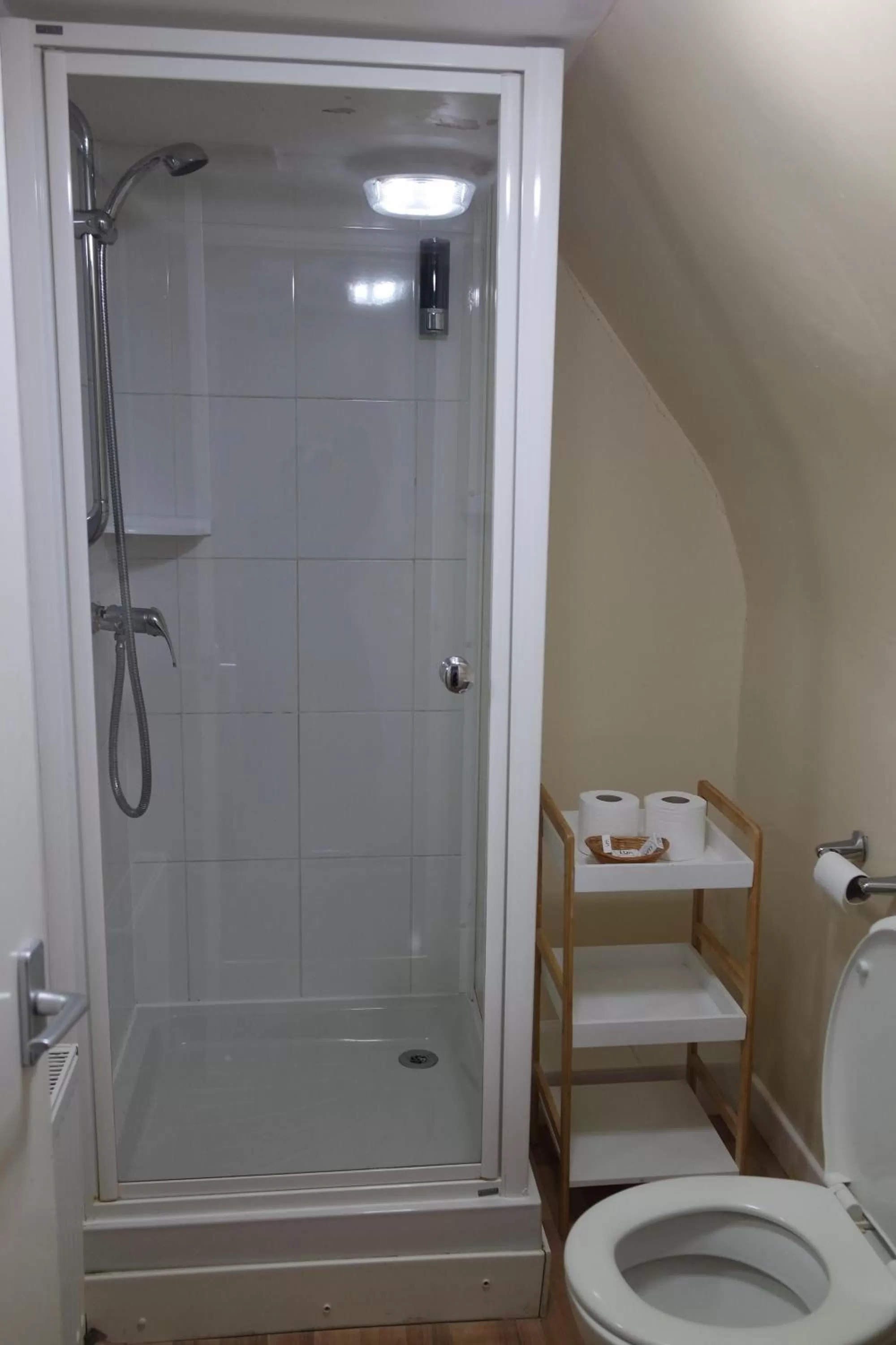 Bathroom in Gable End Hotel