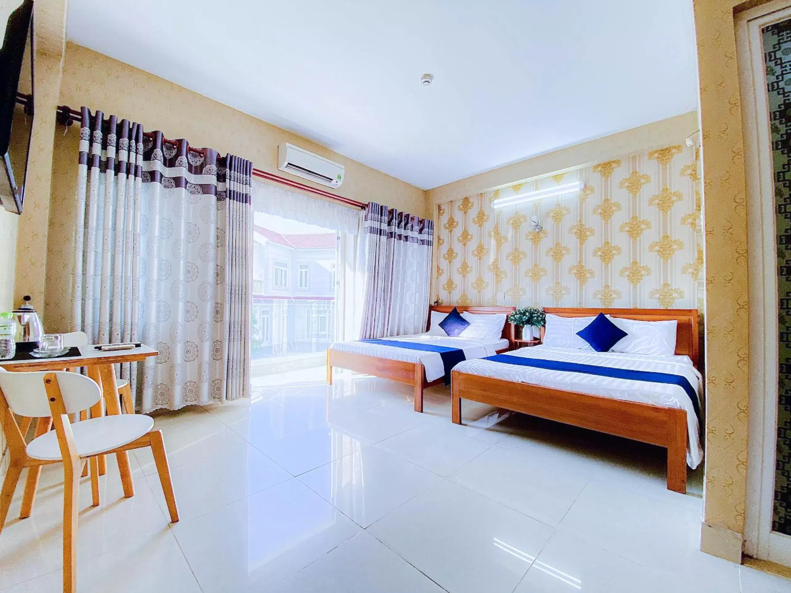 Family Room with Balcony in Joi Hospitality - Anthony Family Room with Balcony in Joi Hospitality - Anthony