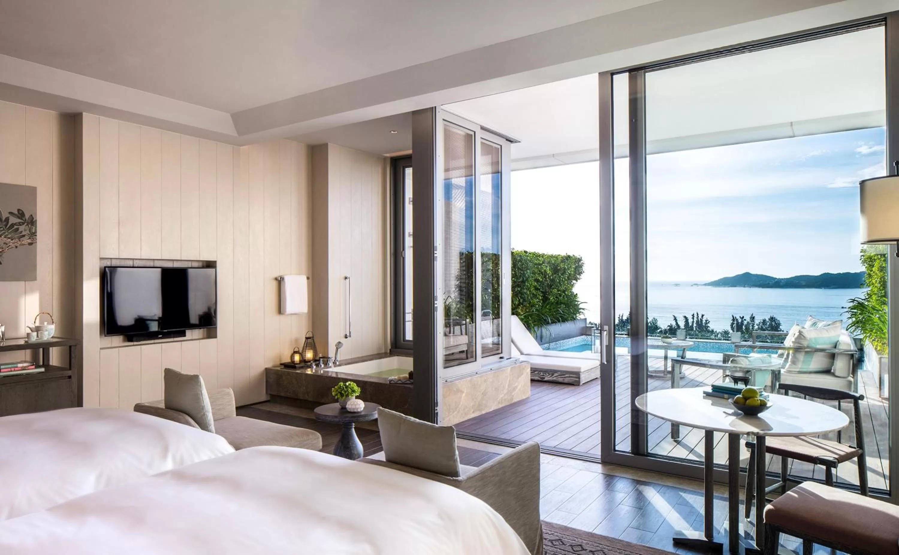 Photo of the whole room, Bed in Rosewood Sanya