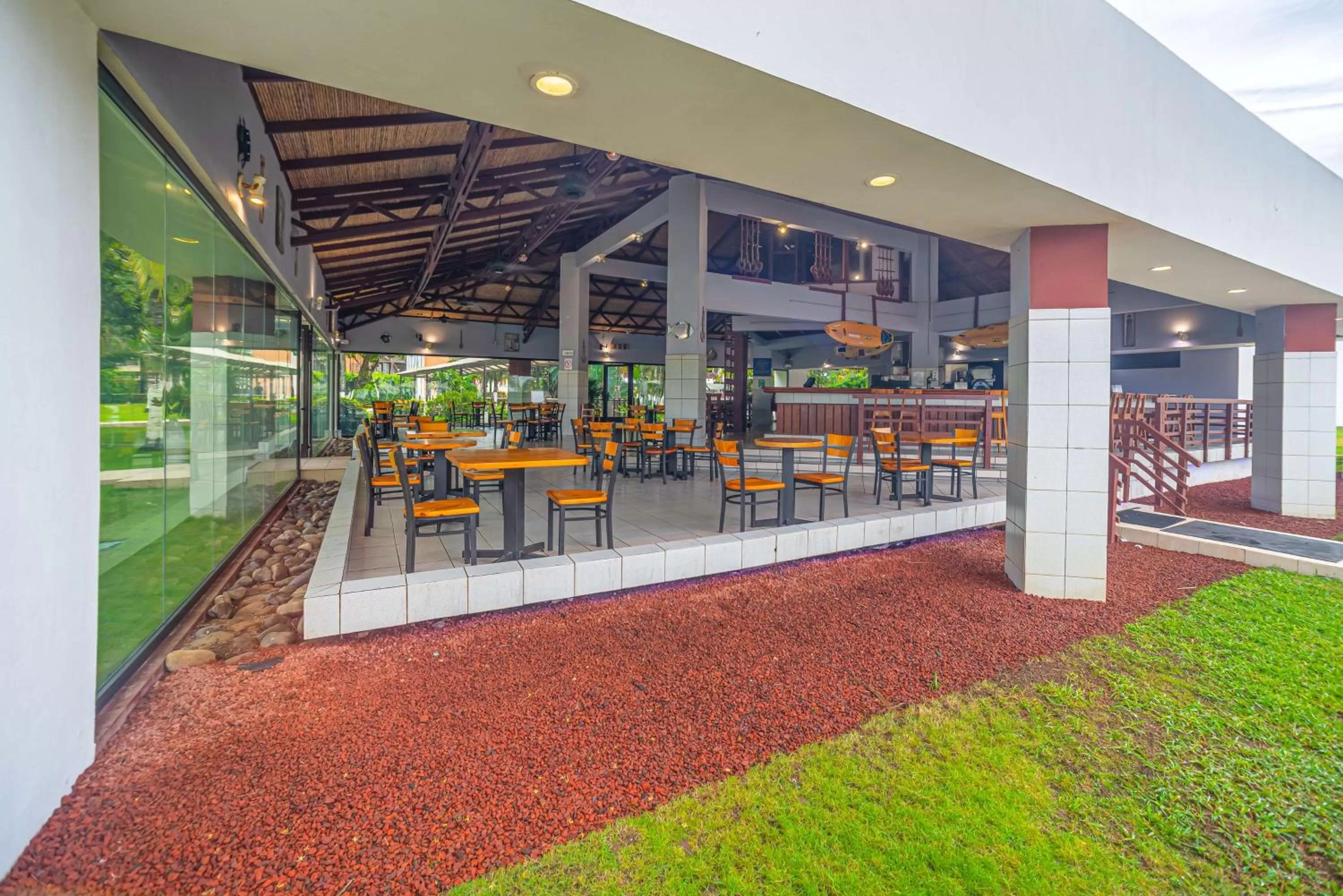 Lounge or bar in Best Western Jaco Beach All Inclusive Resort