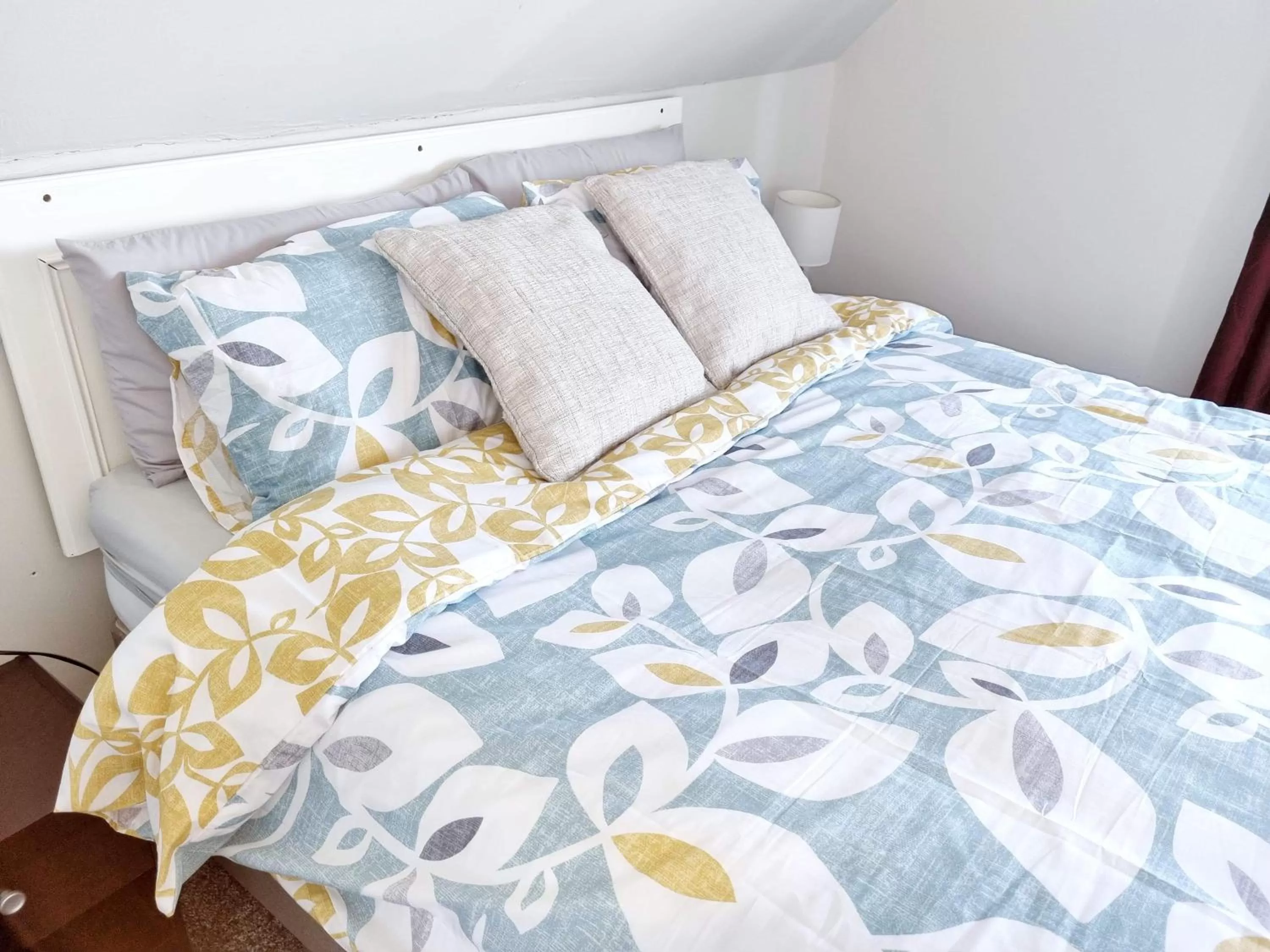 Bed in Wheatsheaf Inn