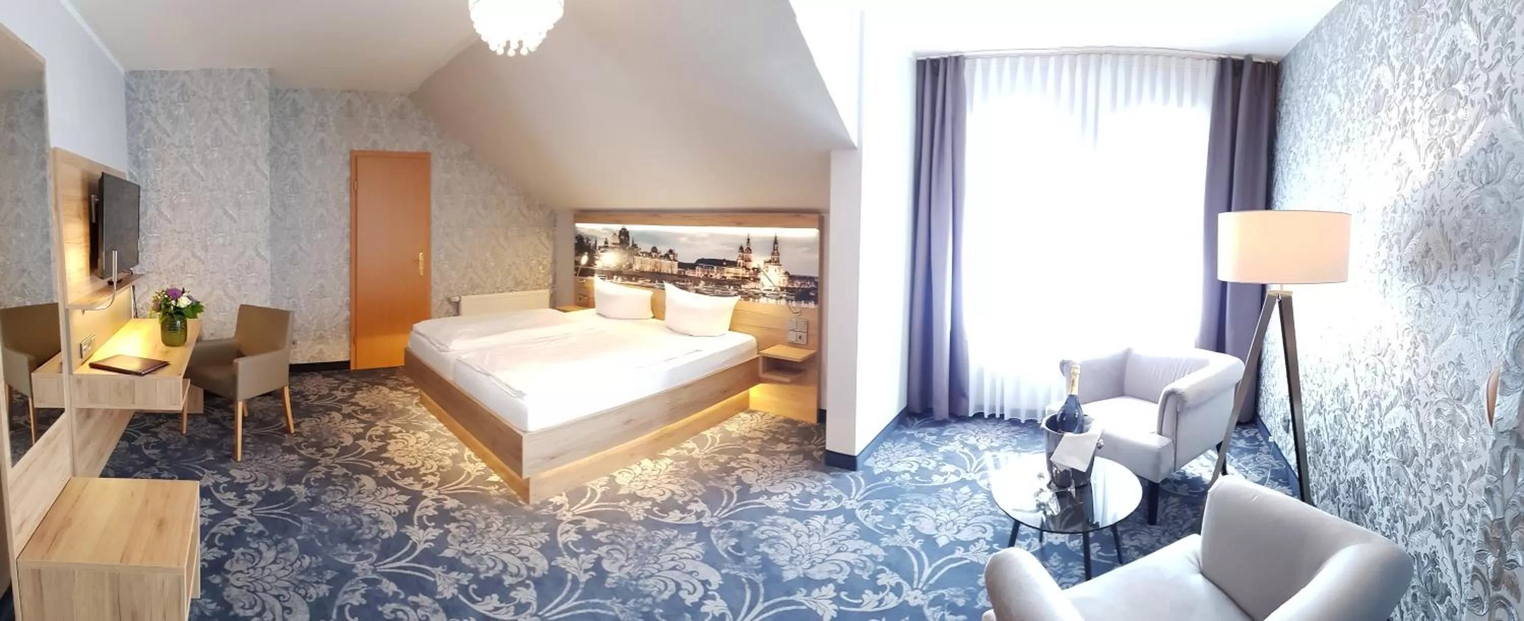 Photo of the whole room, Bed in Hotel Schwarzer Adler Stendal