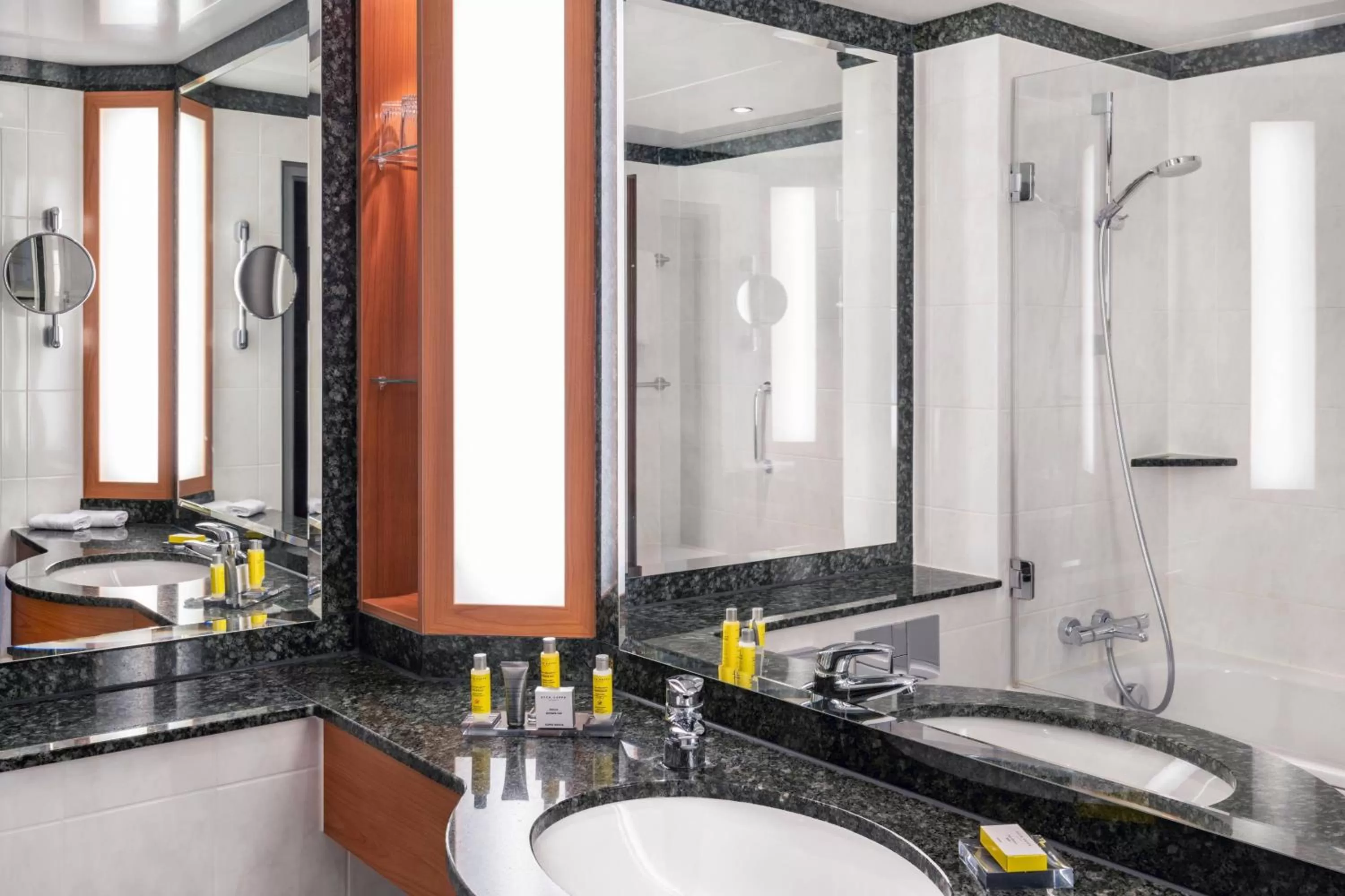 Bathroom in Frankfurt Marriott Hotel