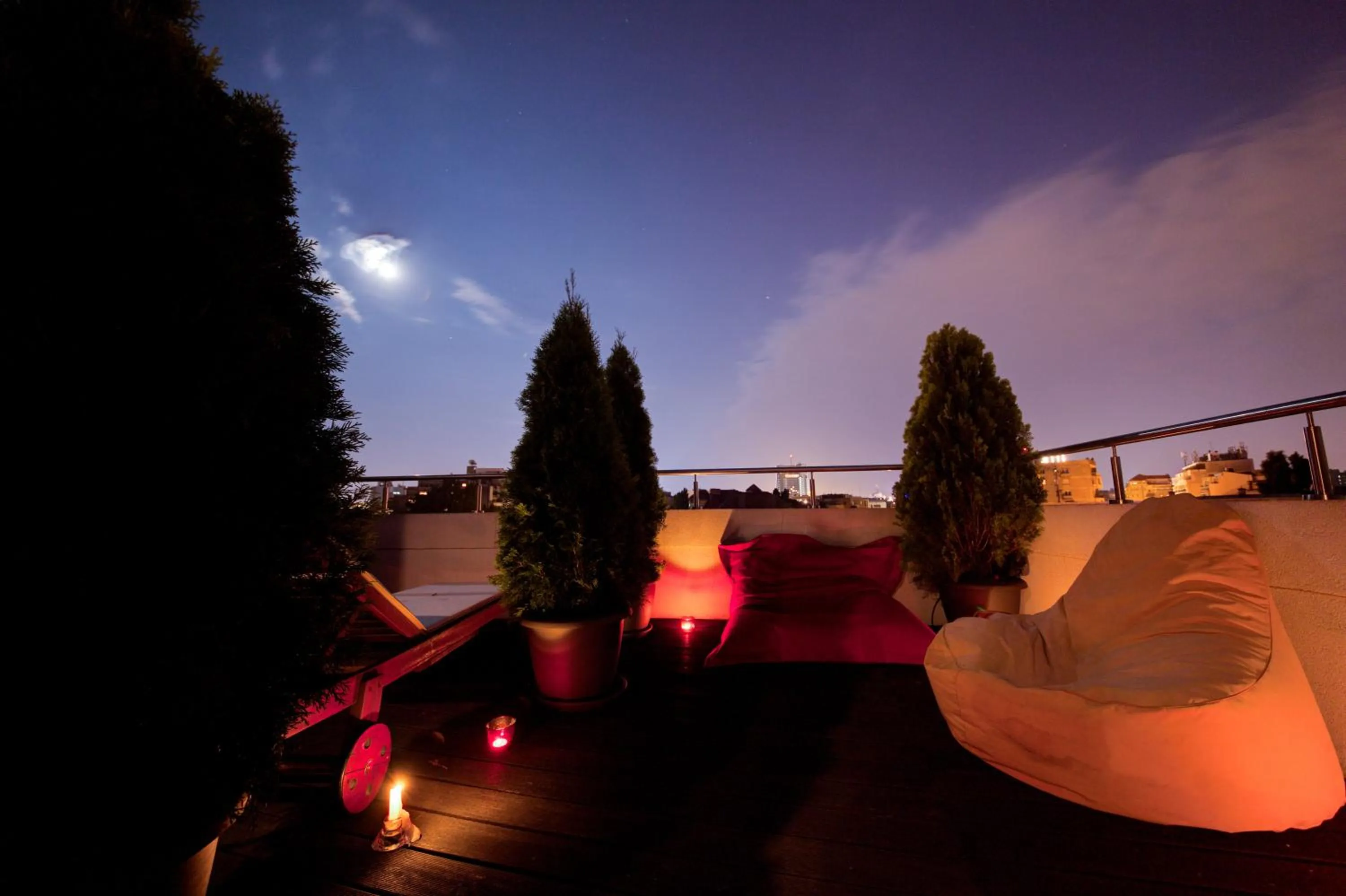 Communal lounge/ TV room in Sarroglia Hotel