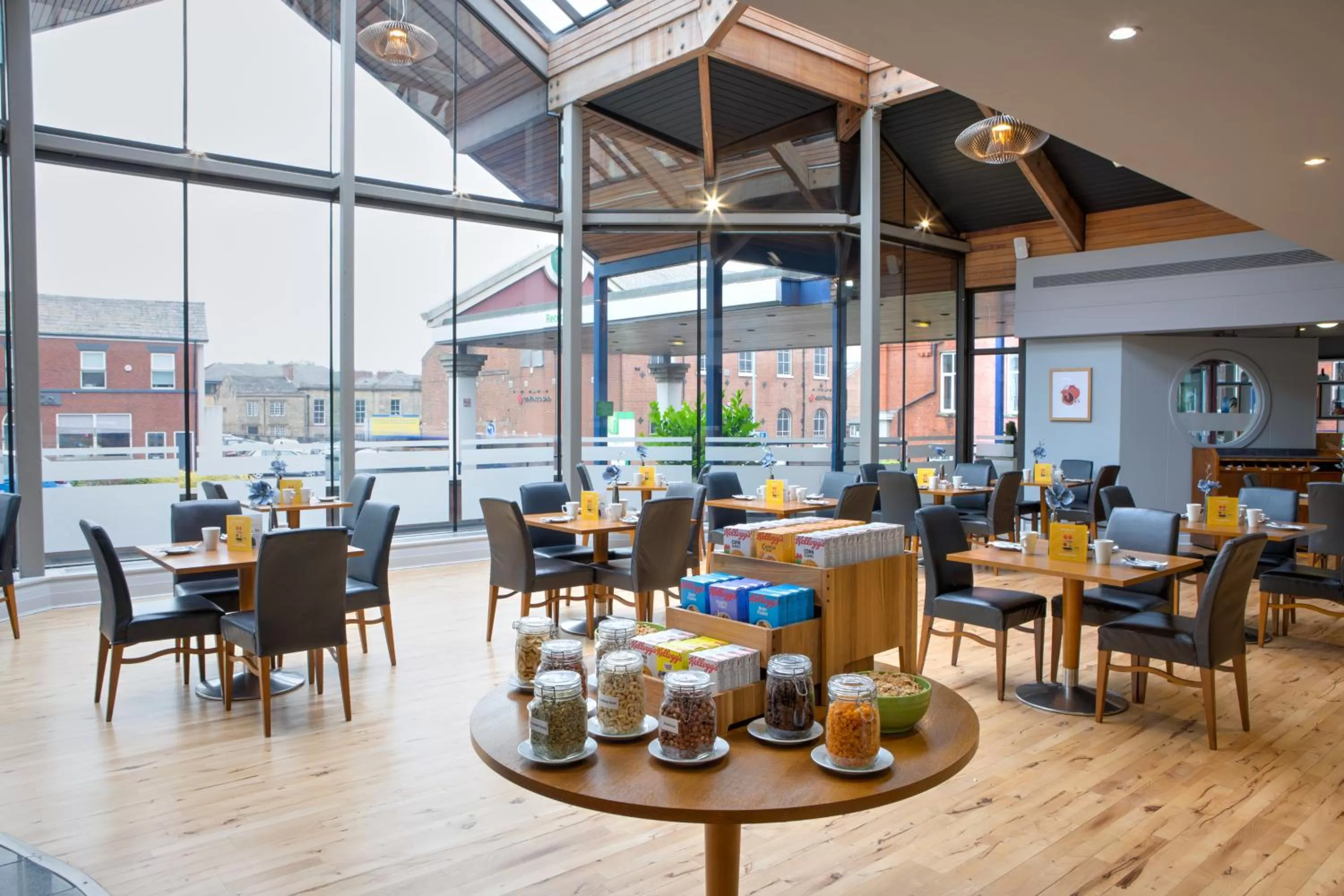 Restaurant/places to eat in Holiday Inn Bolton Centre by IHG