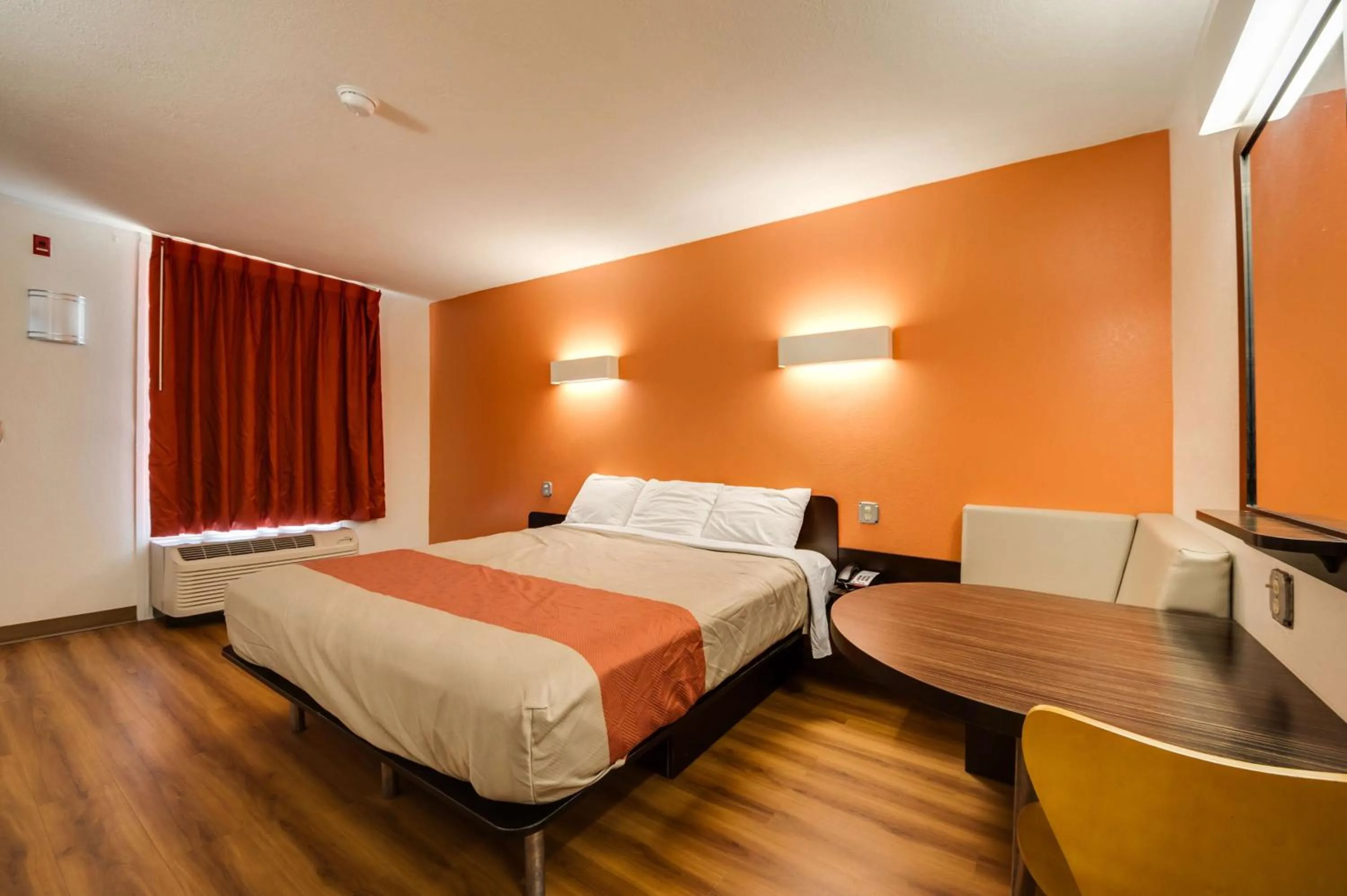 Photo of the whole room, Bed in Motel 6-Jennings, LA