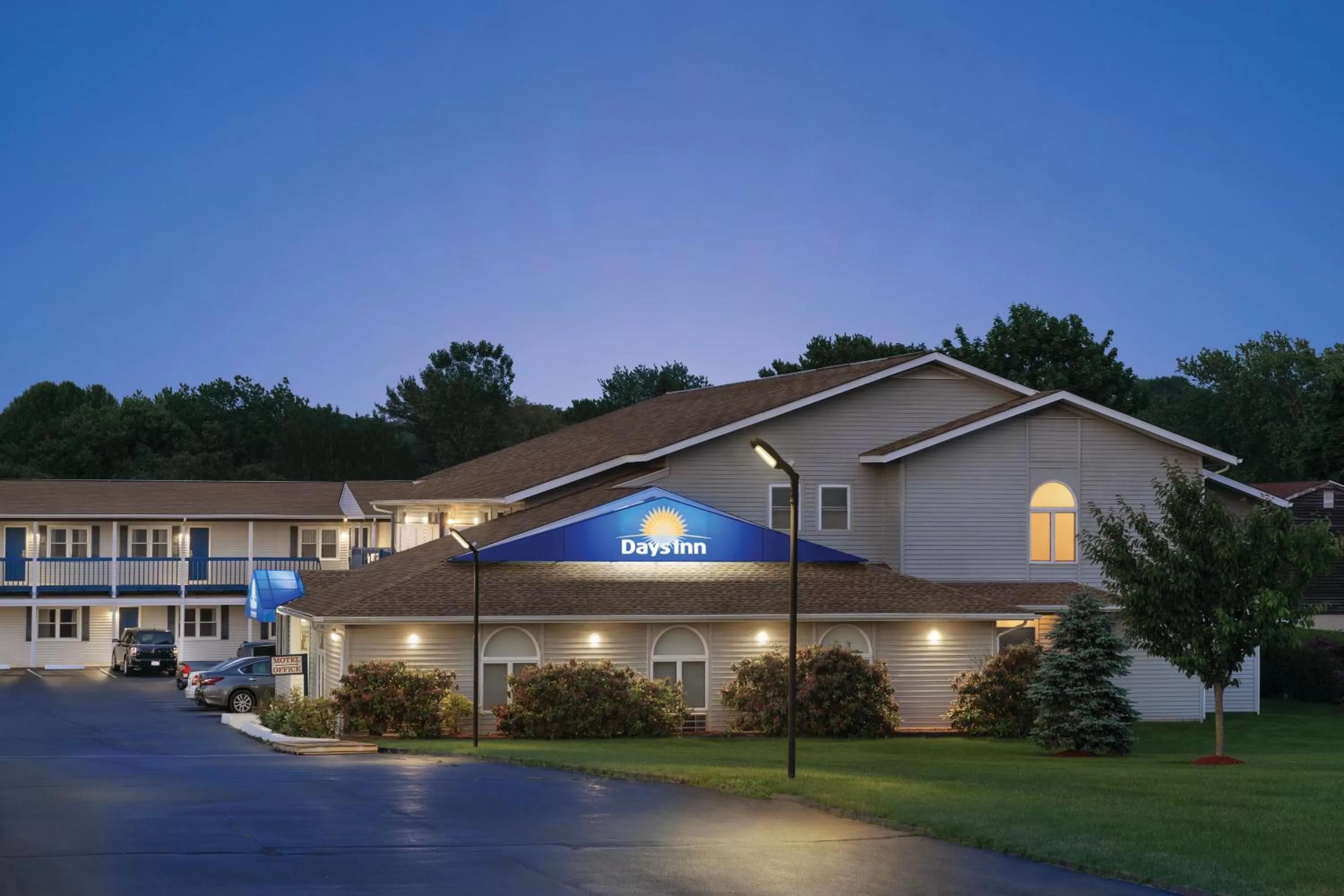 Property building in Days Inn by Wyndham Middletown/Newport Area