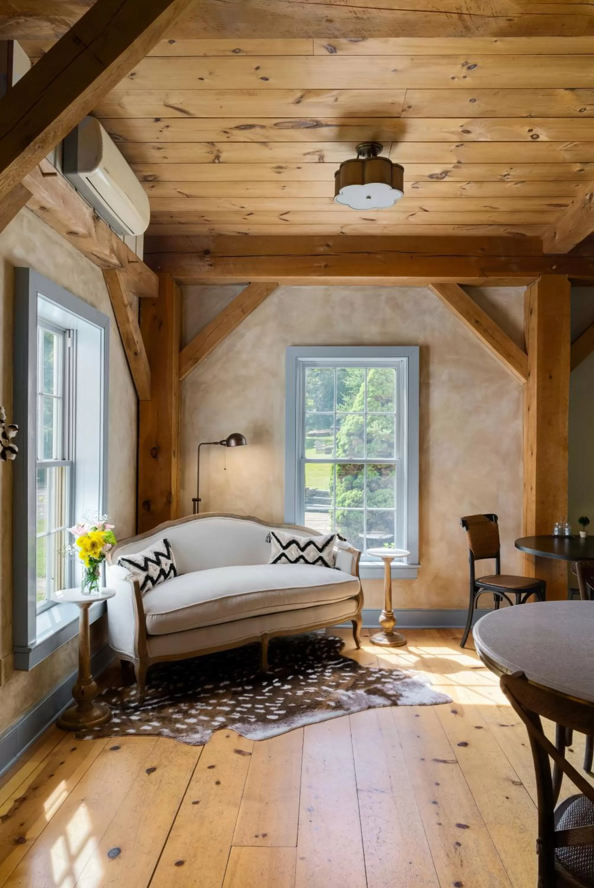 Living room, Bed in Inn at Silver Maple Farm