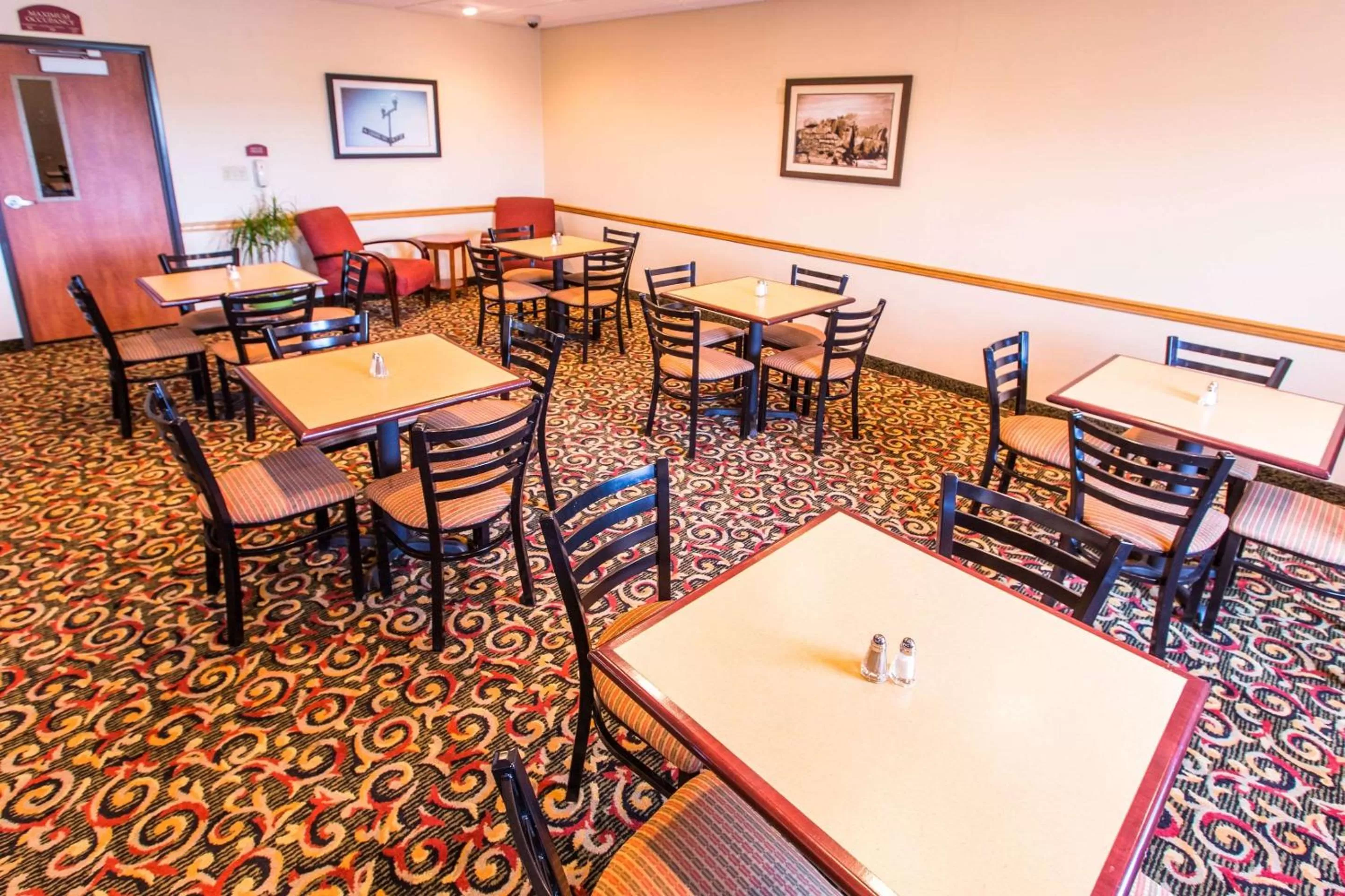 Restaurant/places to eat in Quality Inn & Suites University