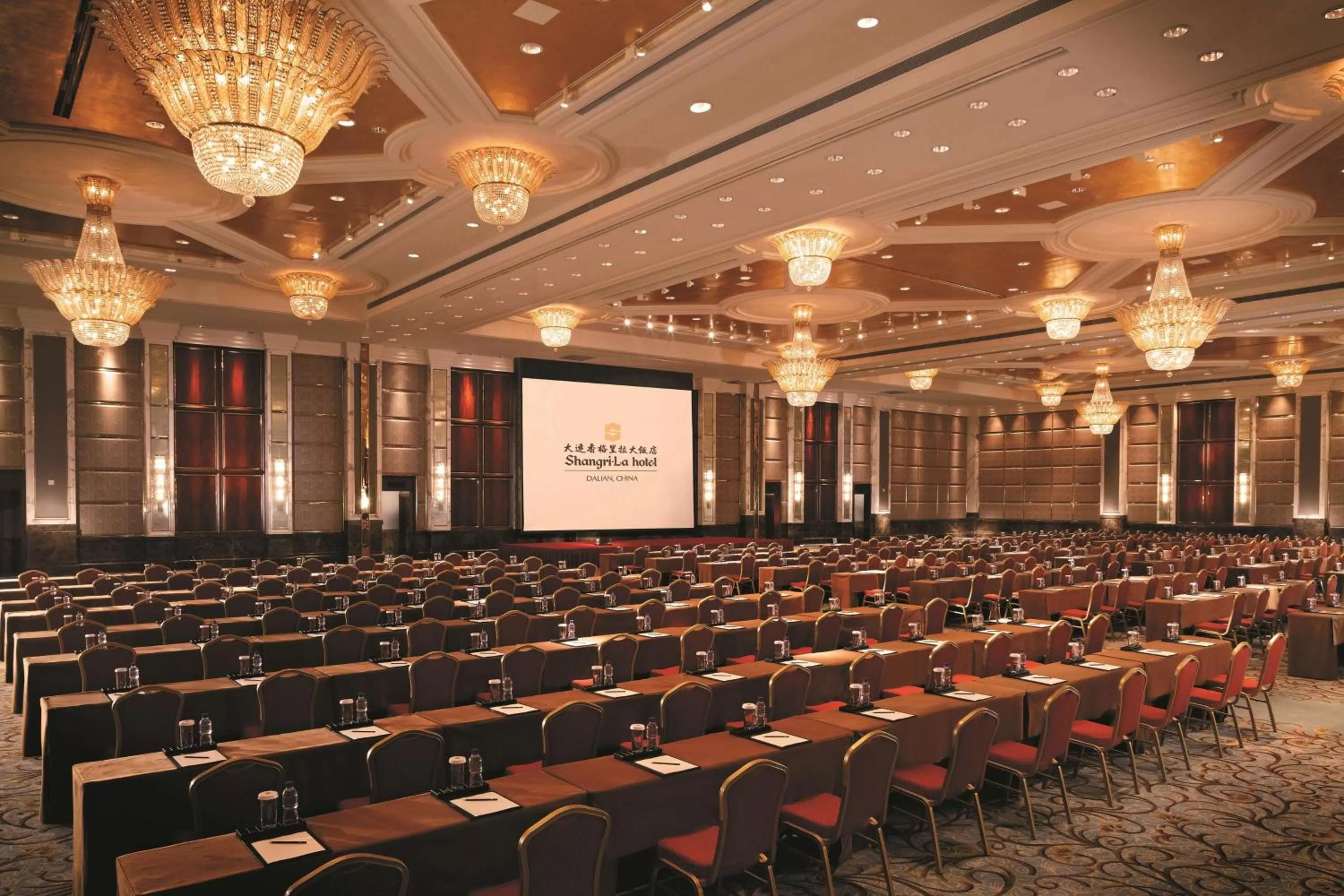 Photo of the whole room in Shangri-La Dalian