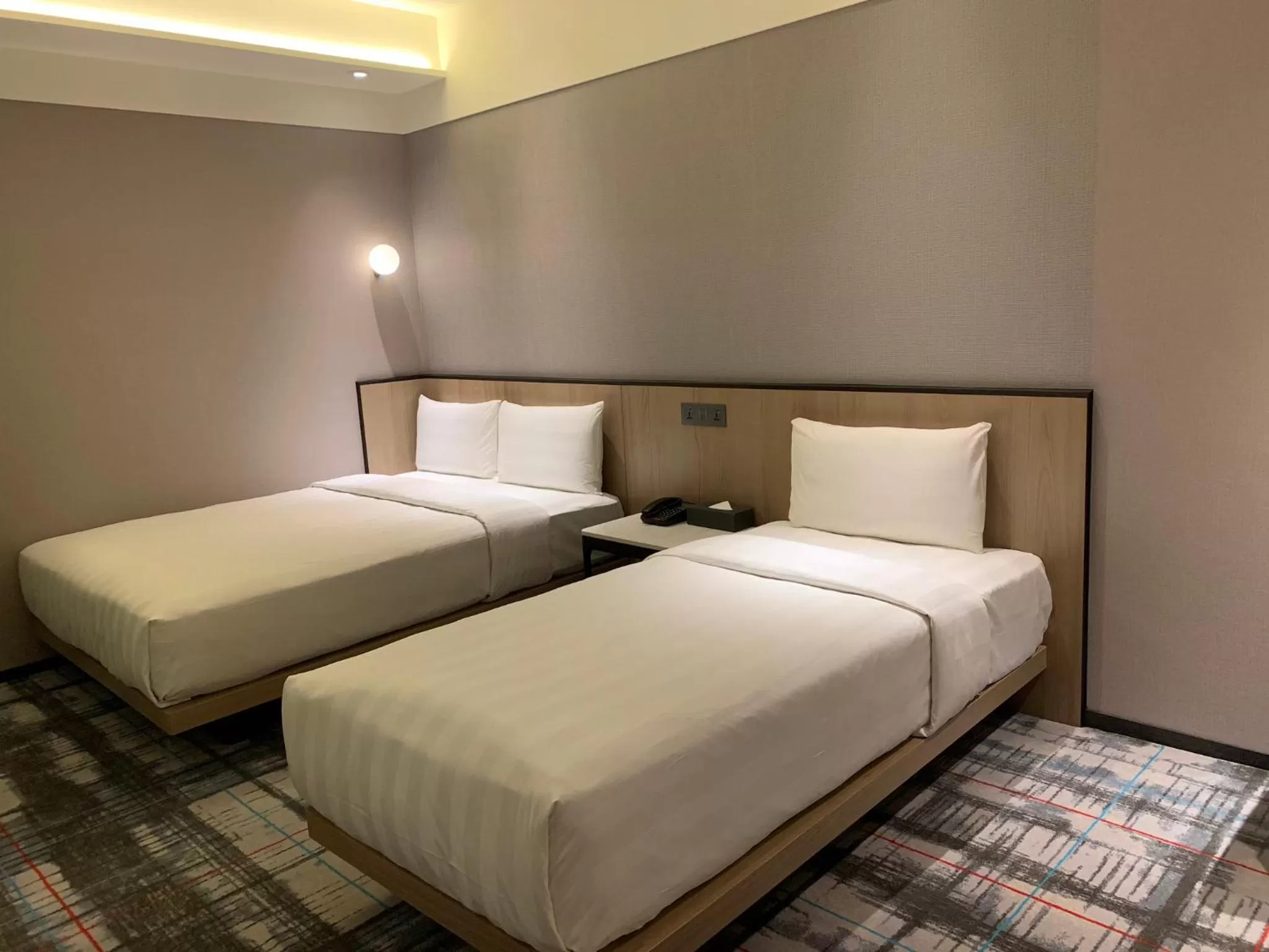 Bed in Hotel Midtown Richardson