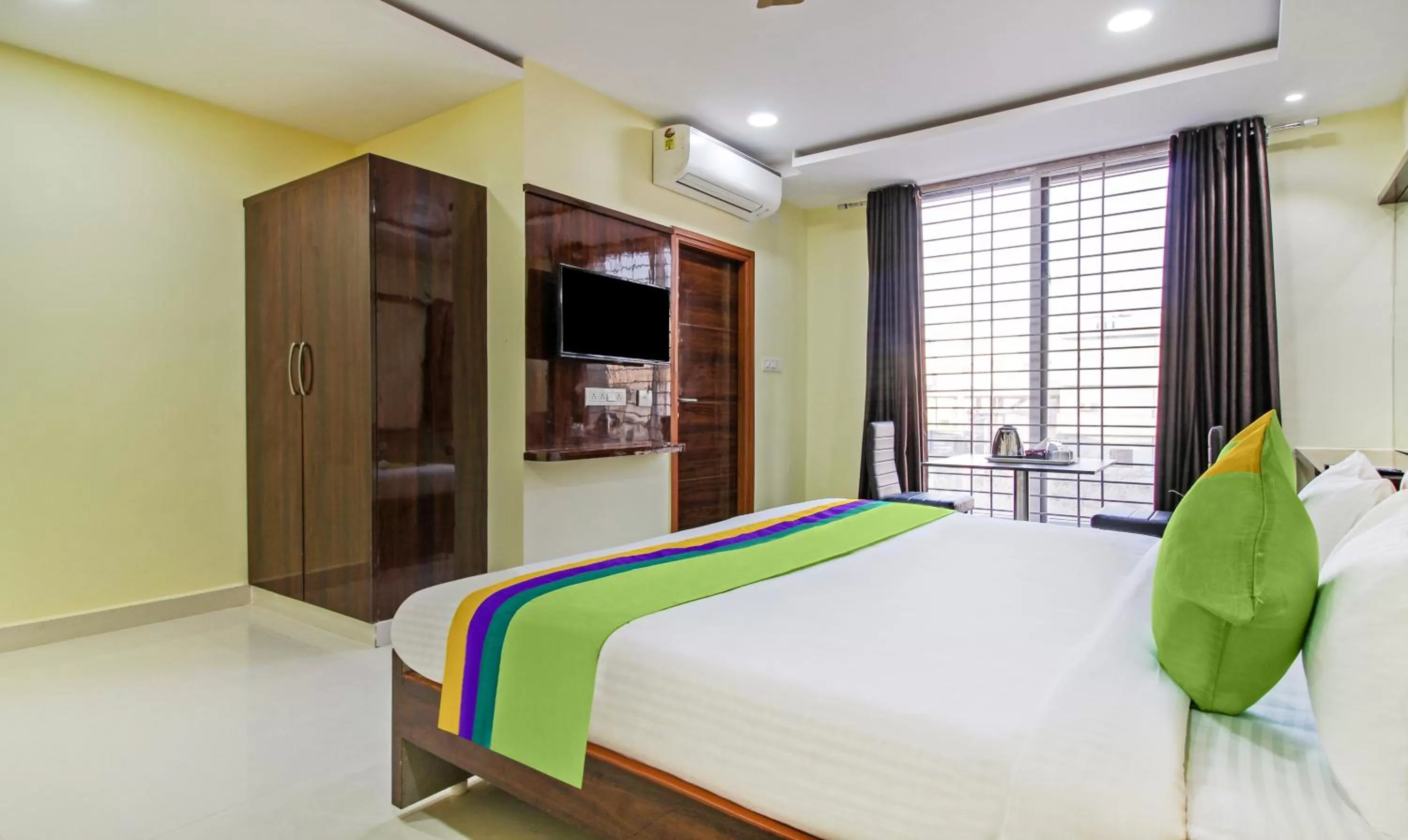 Bedroom, Bed in Itsy Hotels D'Comfort Inn