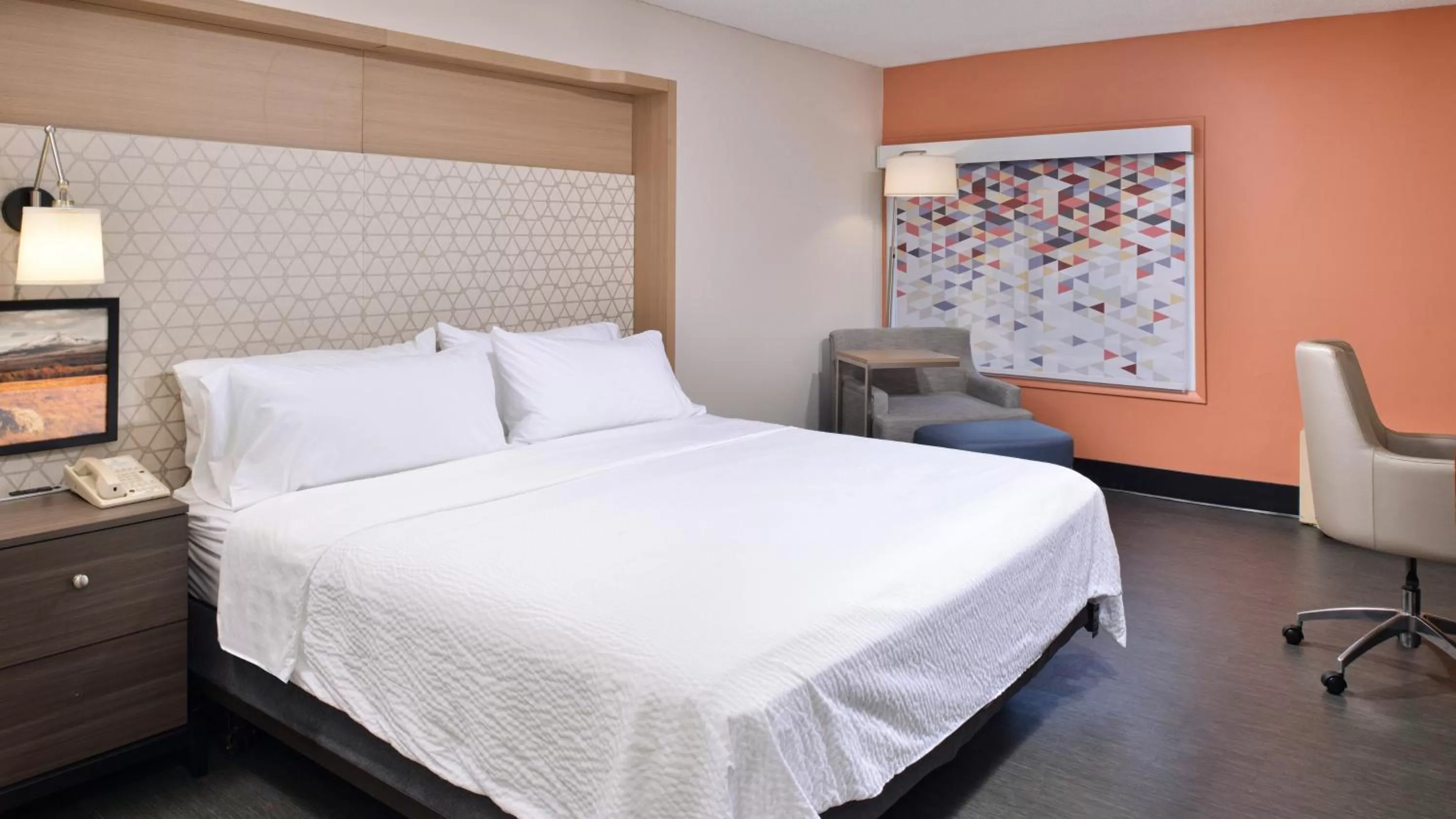 Photo of the whole room, Bed in Holiday Inn Great Falls-Convention Center by IHG