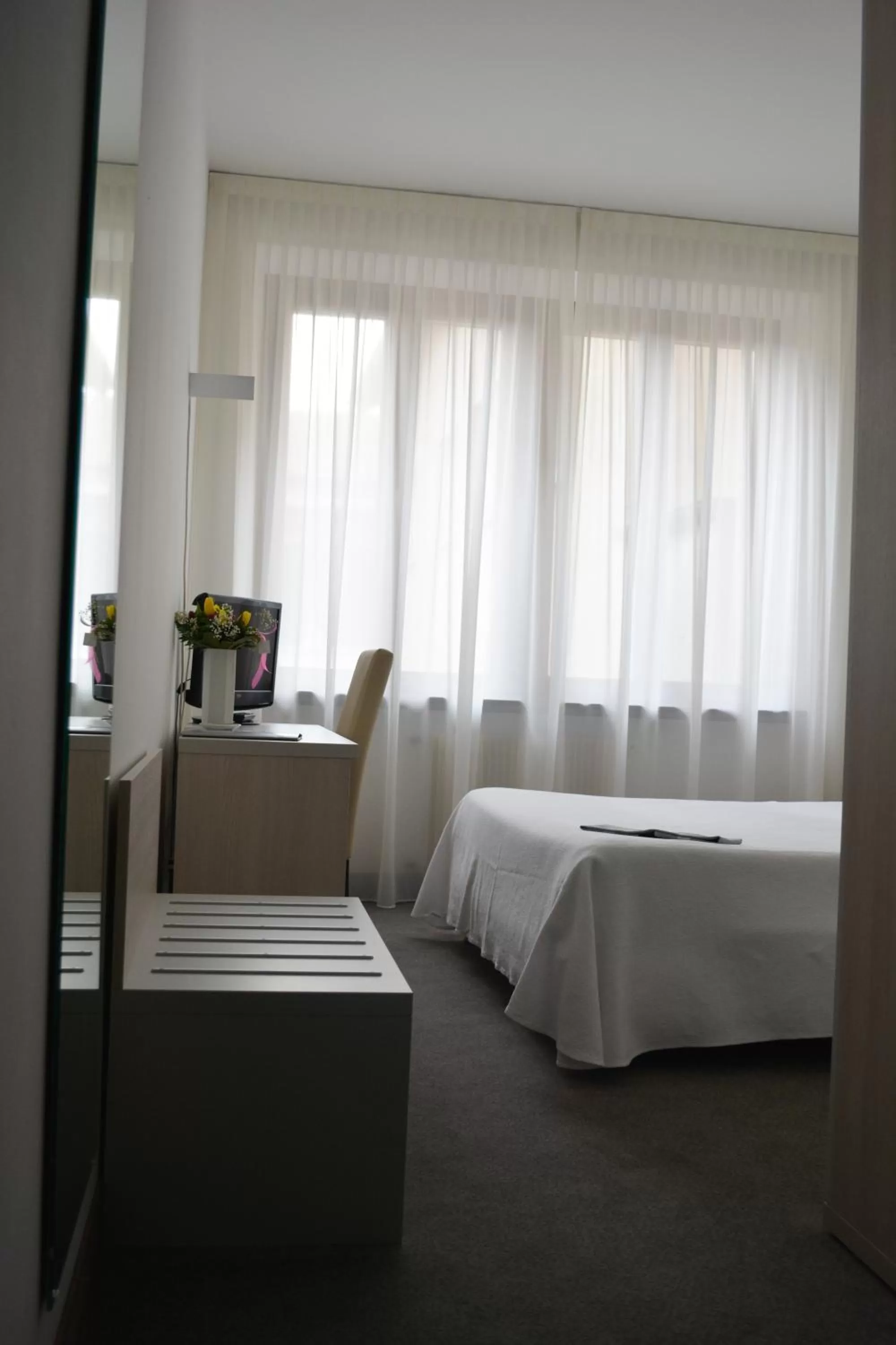 Shower, Bed in Albergo Accademia