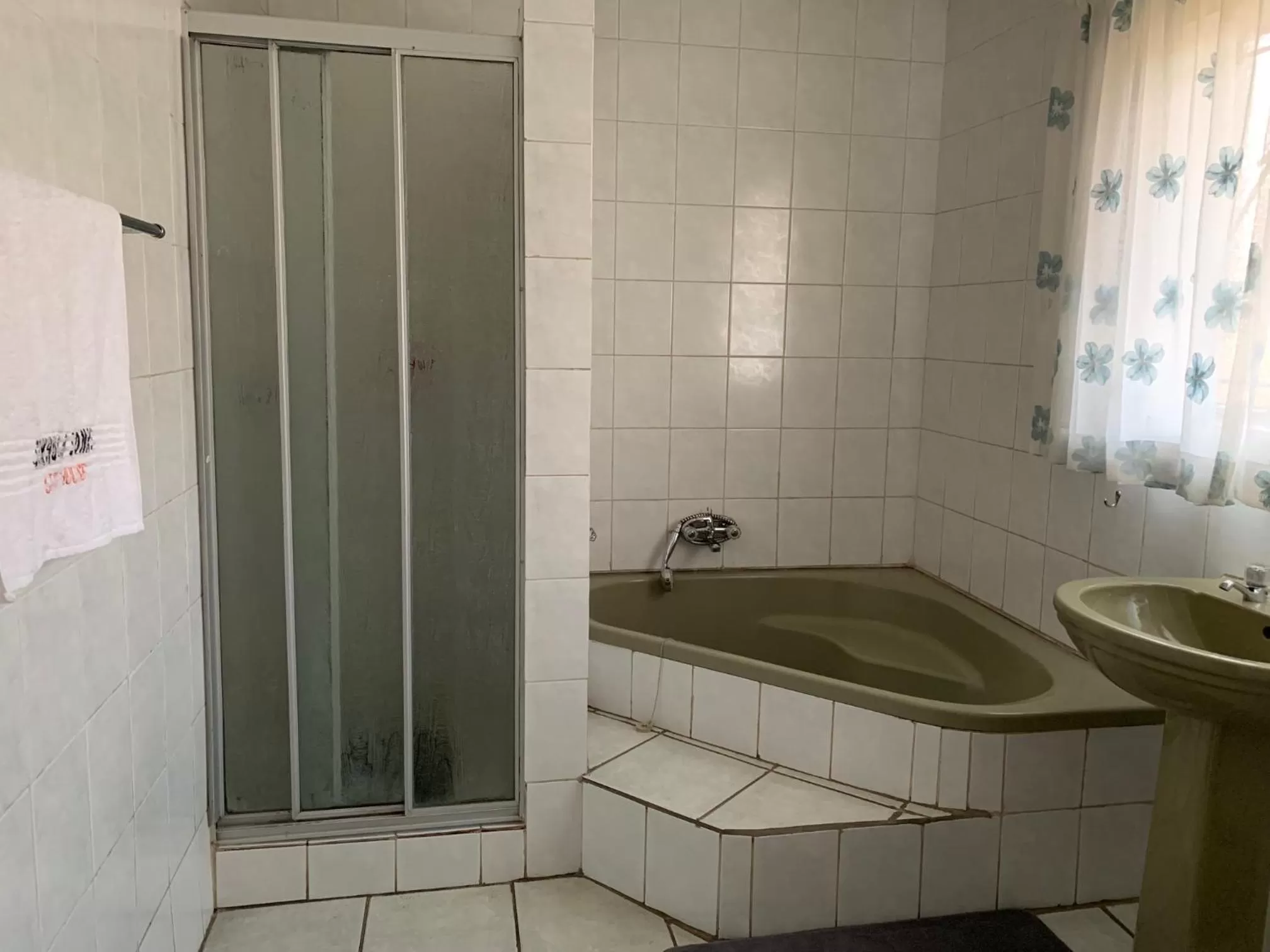 Shower in Sikhula Sonke Guest House