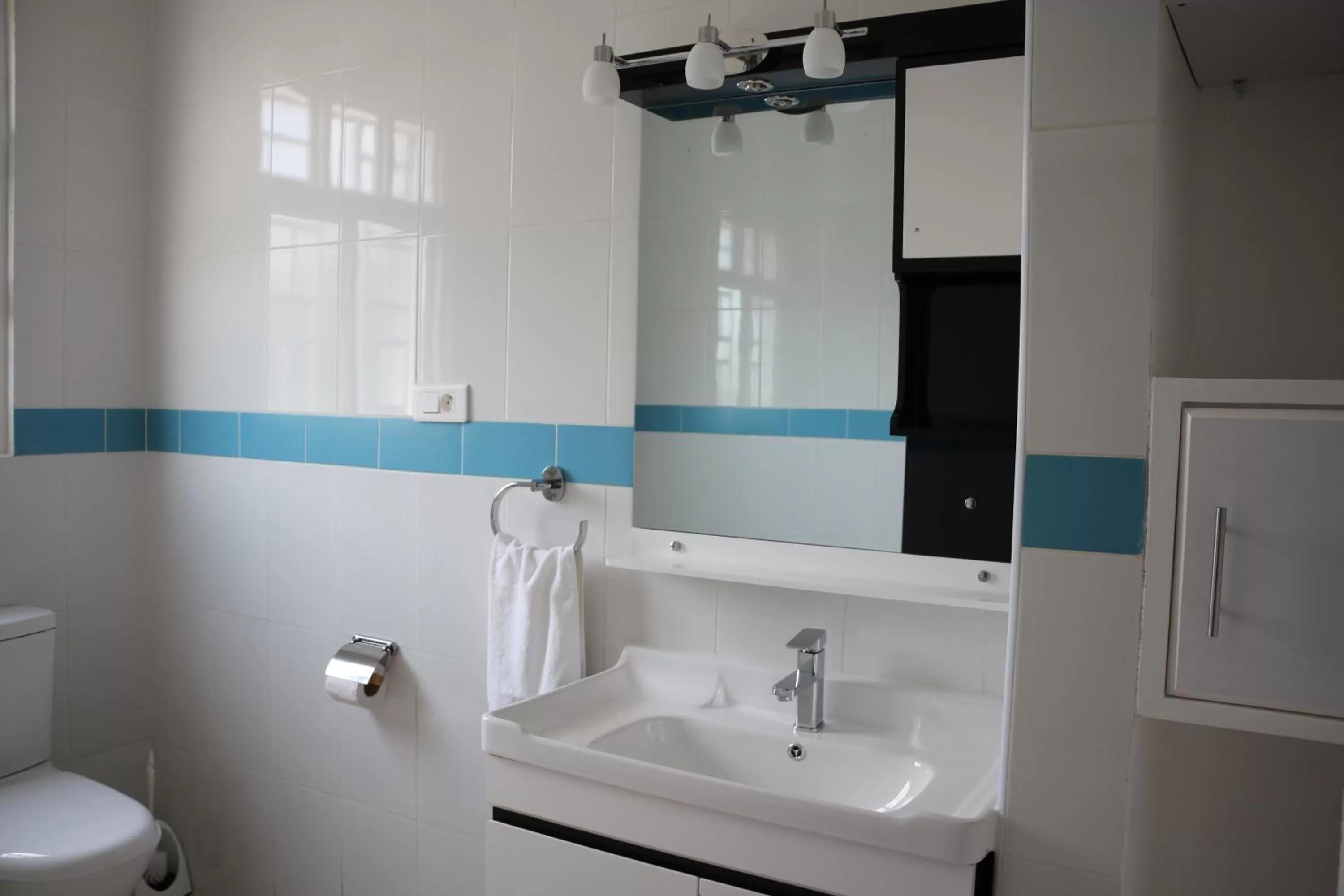 Bathroom in Hôtel Maisons-Sifa