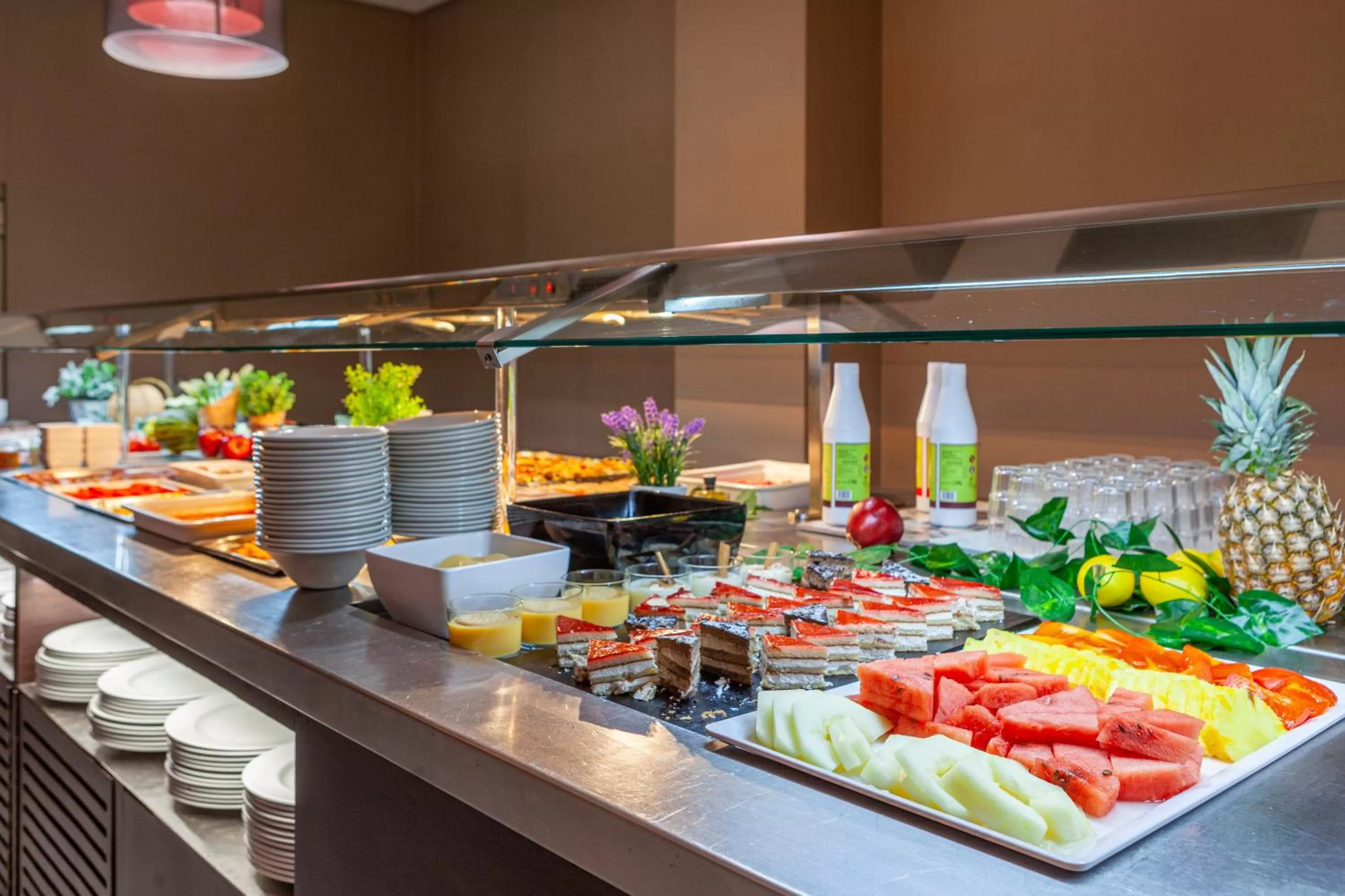 Restaurant/places to eat in Hotel Macià Real De La Alhambra