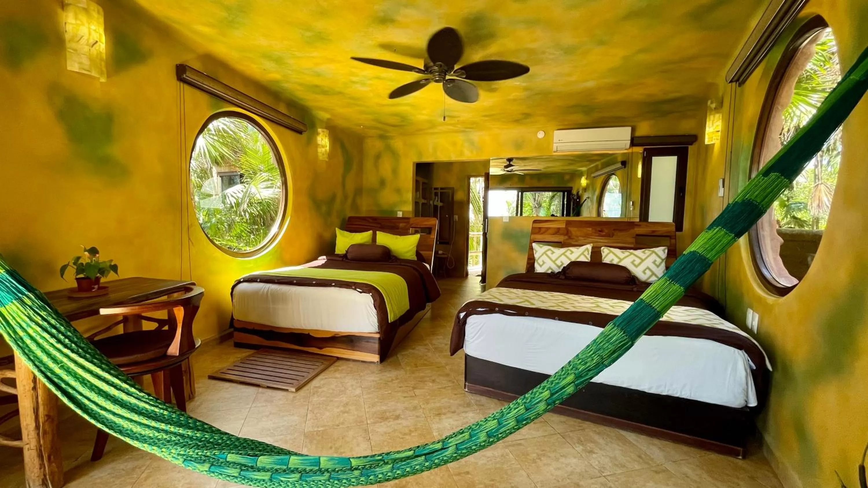 Photo of the whole room, Bed in Sueños Tulum