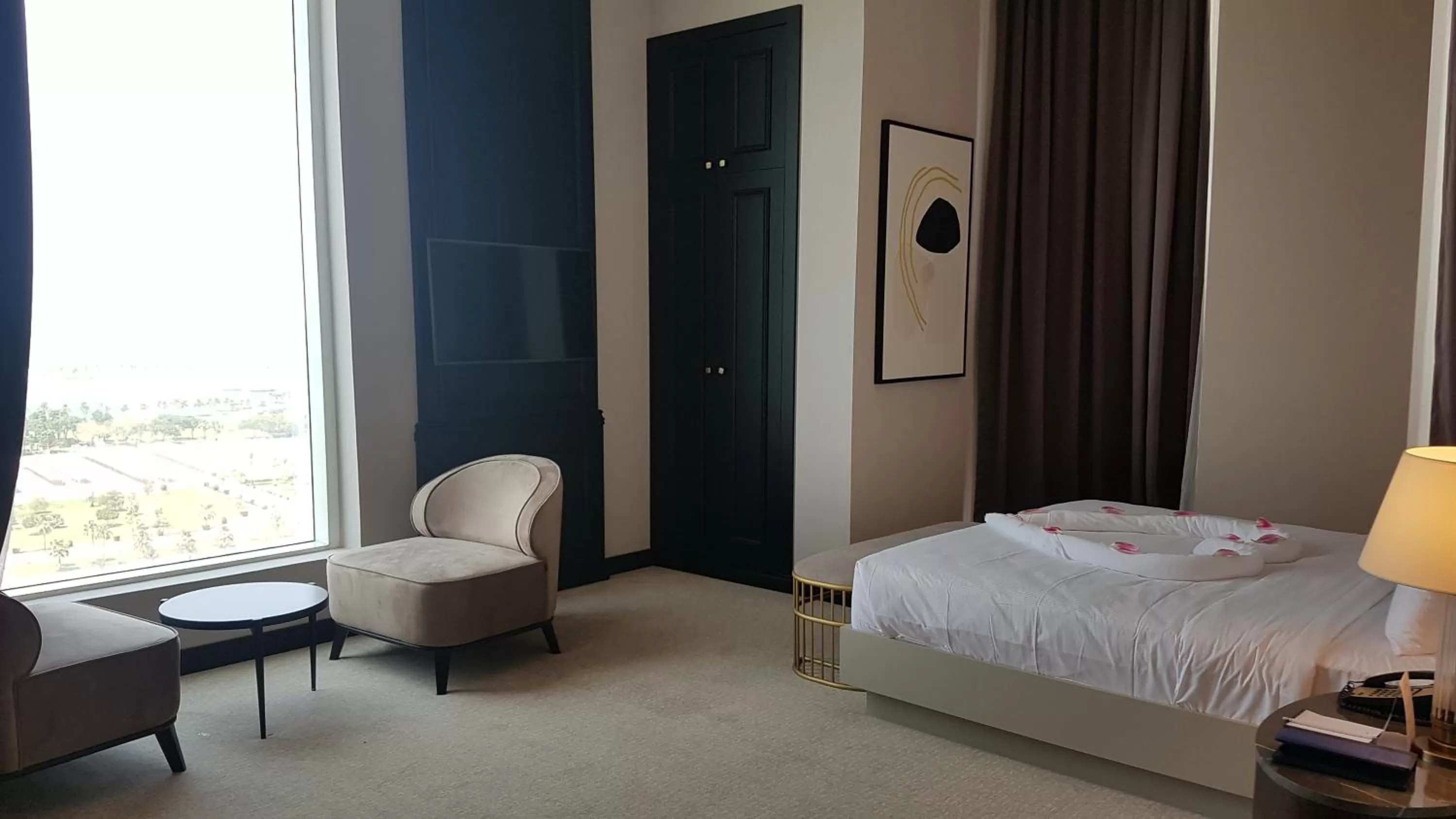 Photo of the whole room, Bed in Horizon Manor Hotel