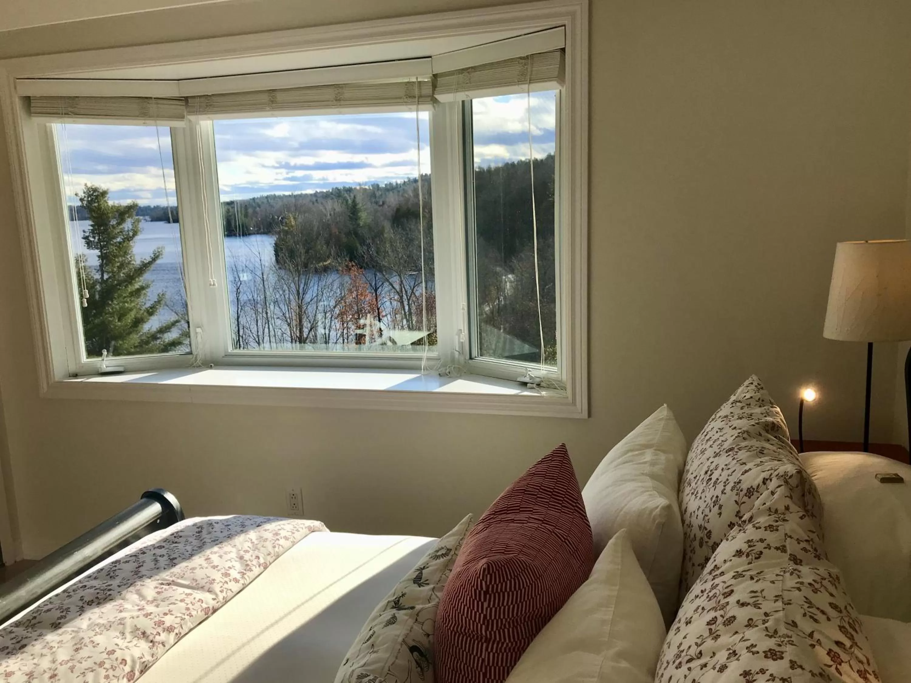 River view, Bed in Auberge Tom B&B