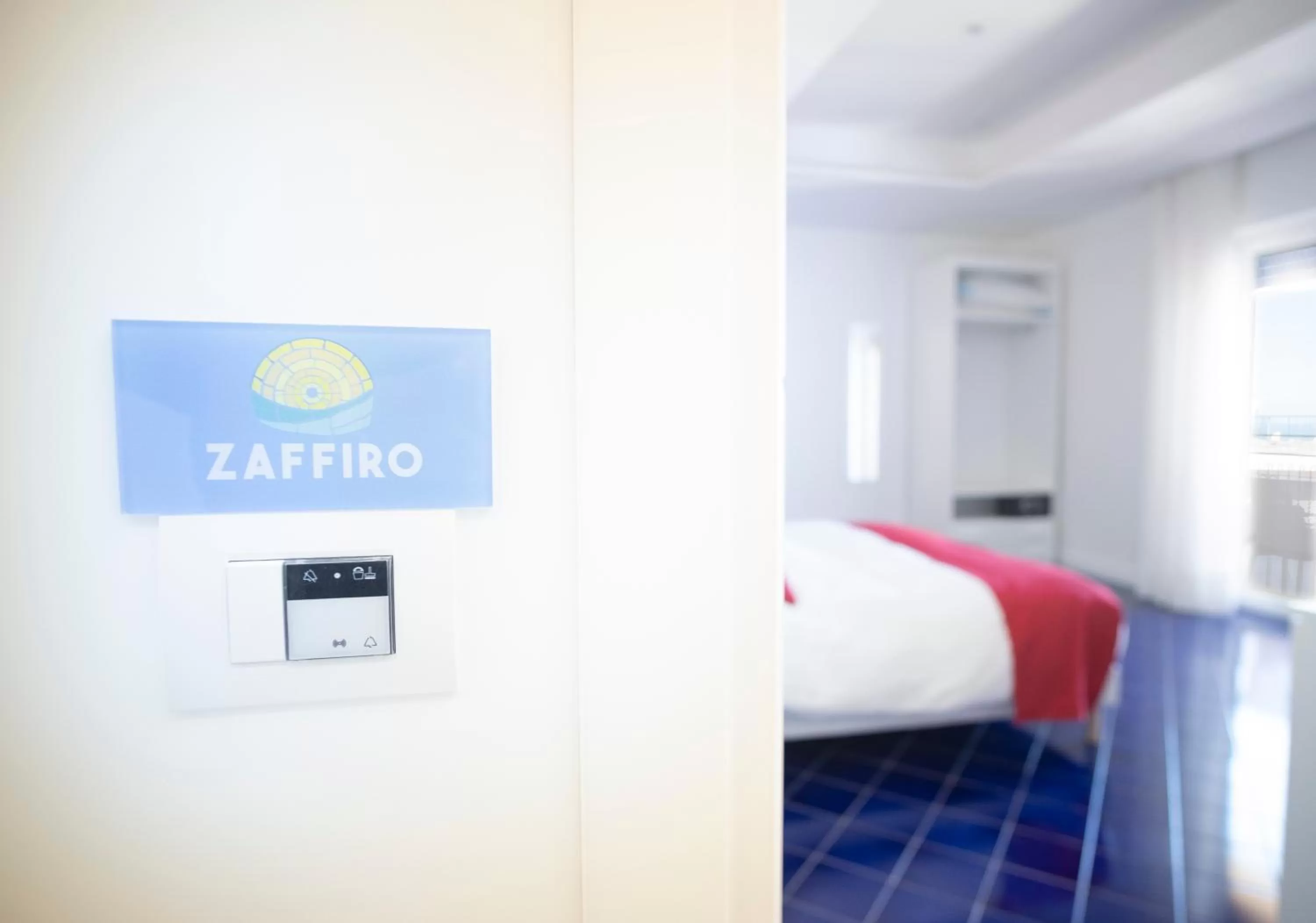 Facade/entrance, Bed in Domus Sole