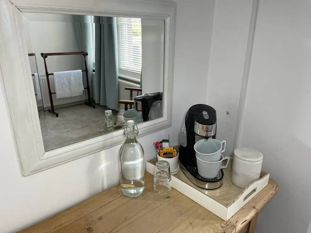 Coffee/tea facilities in Poplars Farm