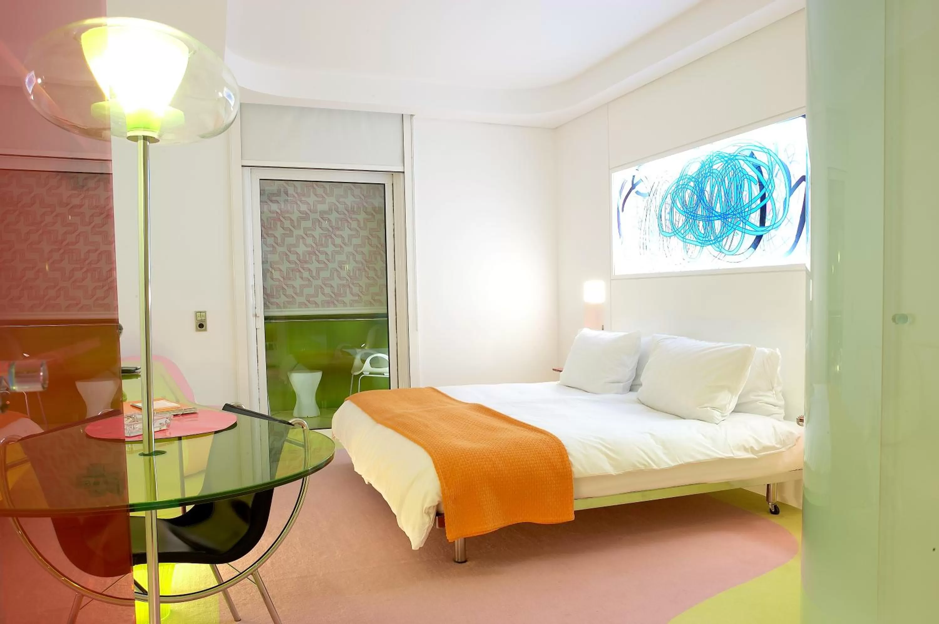 Photo of the whole room, Bed in Semiramis