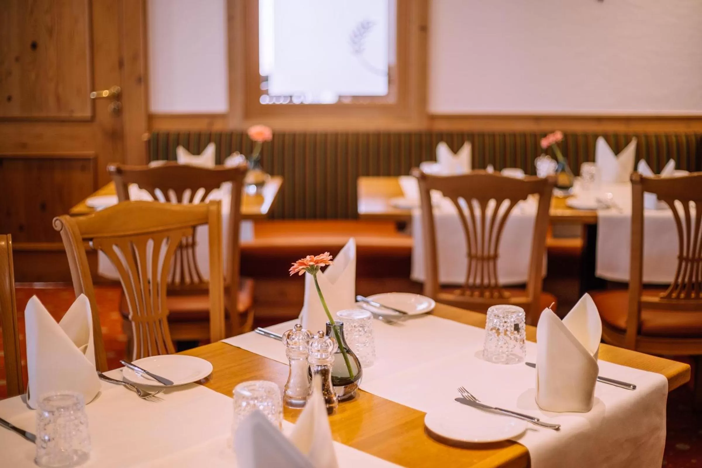 Restaurant/places to eat in Atomis Hotel Munich Airport by Mercure